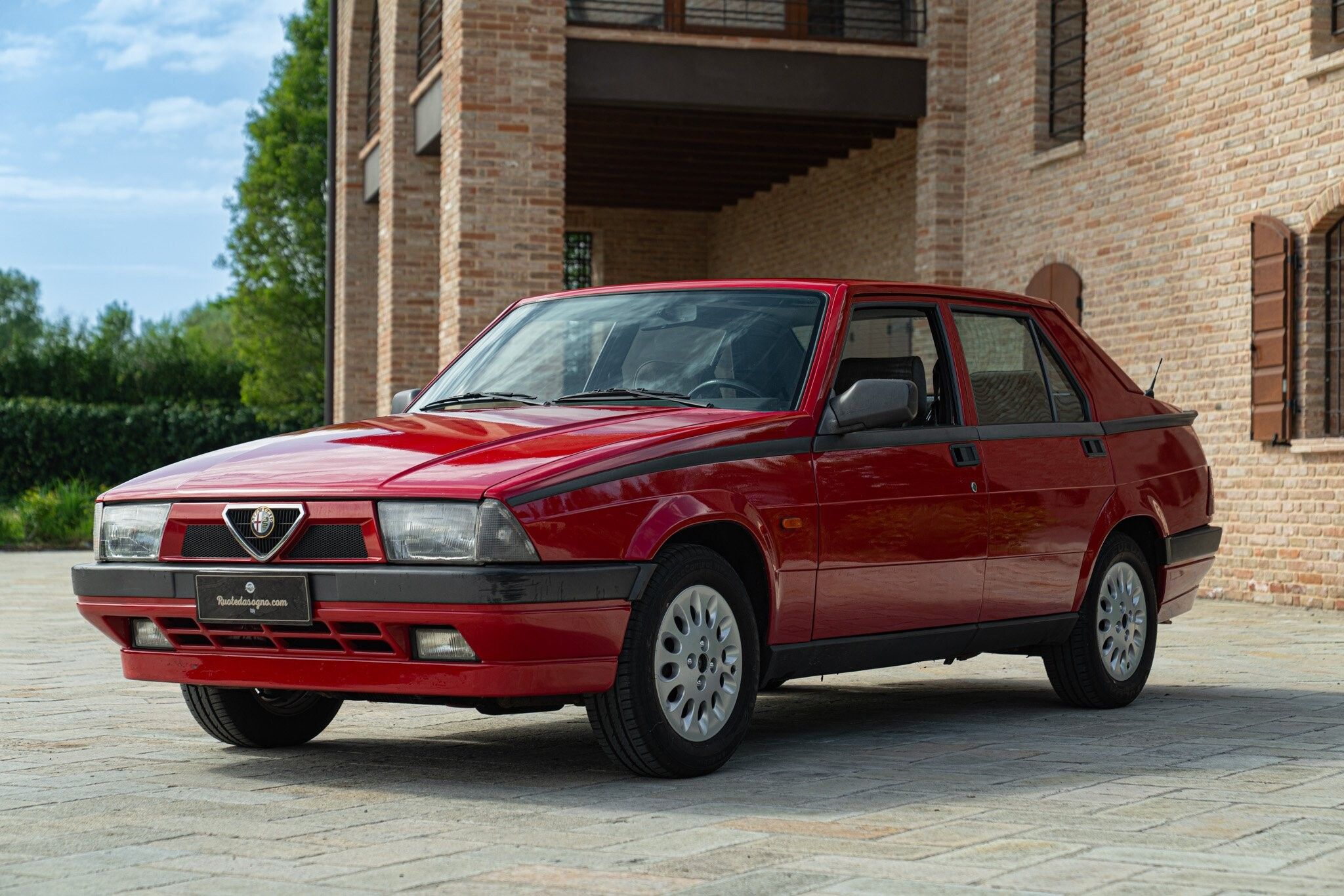 1991 Alfa Romeo 75, foto 1