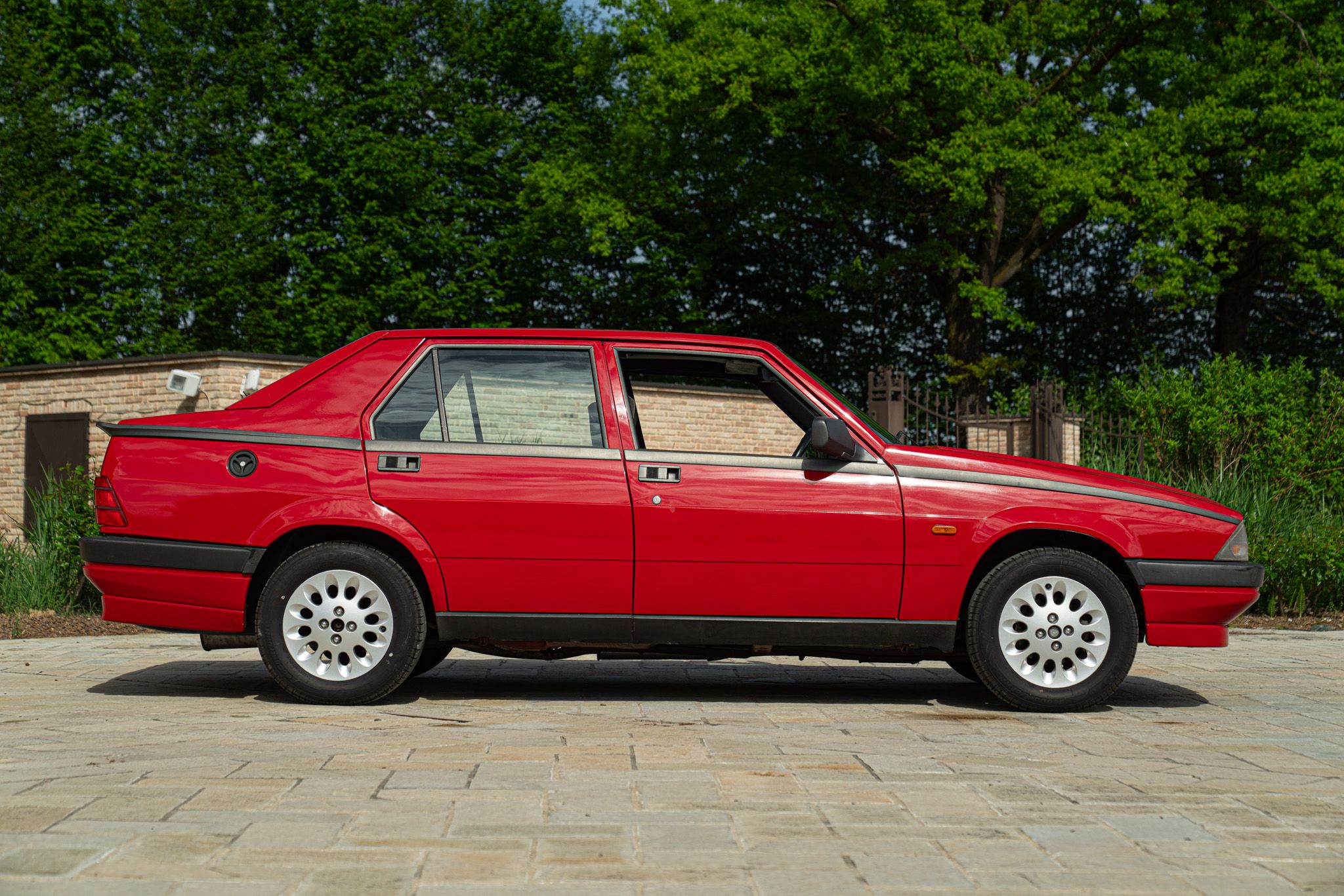 1991 Alfa Romeo 75, foto 2