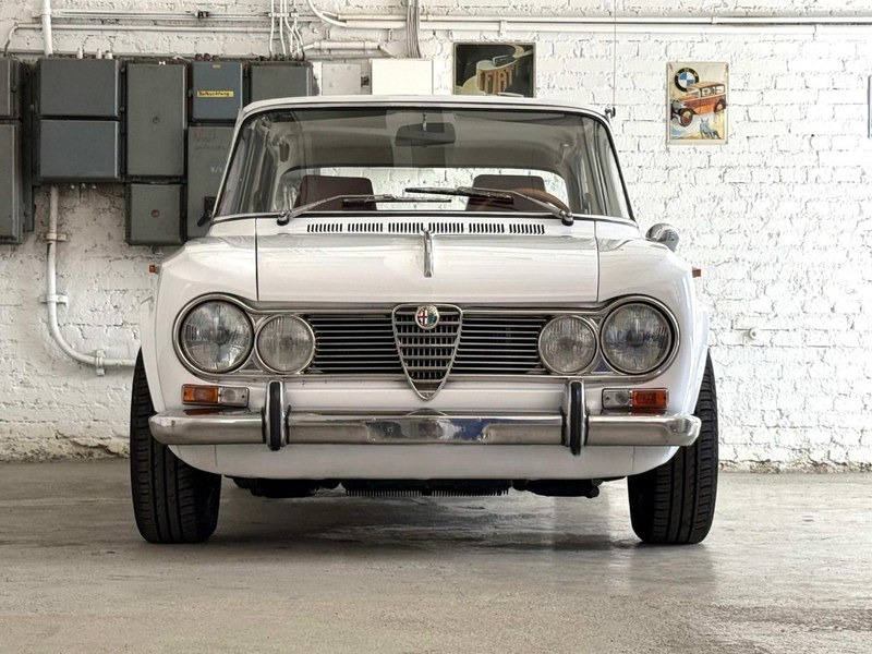 1967 Alfa Romeo Giulia Type 105, foto 1