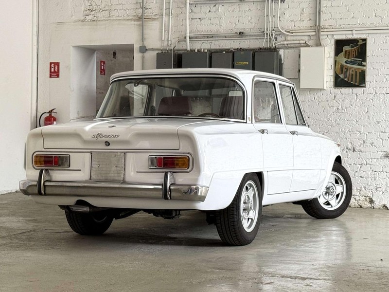 1967 Alfa Romeo Giulia Type 105, foto 3