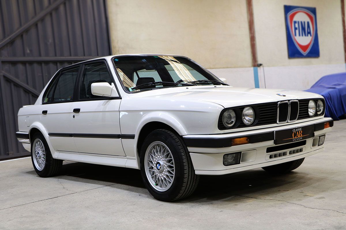 1990 BMW 3 Series E30 (1984 - 1991) 325ix Saloon, foto 1