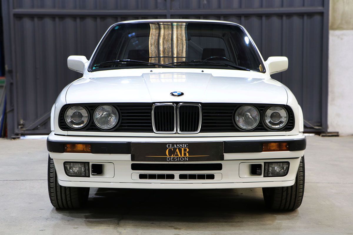 1990 BMW 3 Series E30 (1984 - 1991) 325ix Saloon, foto 2