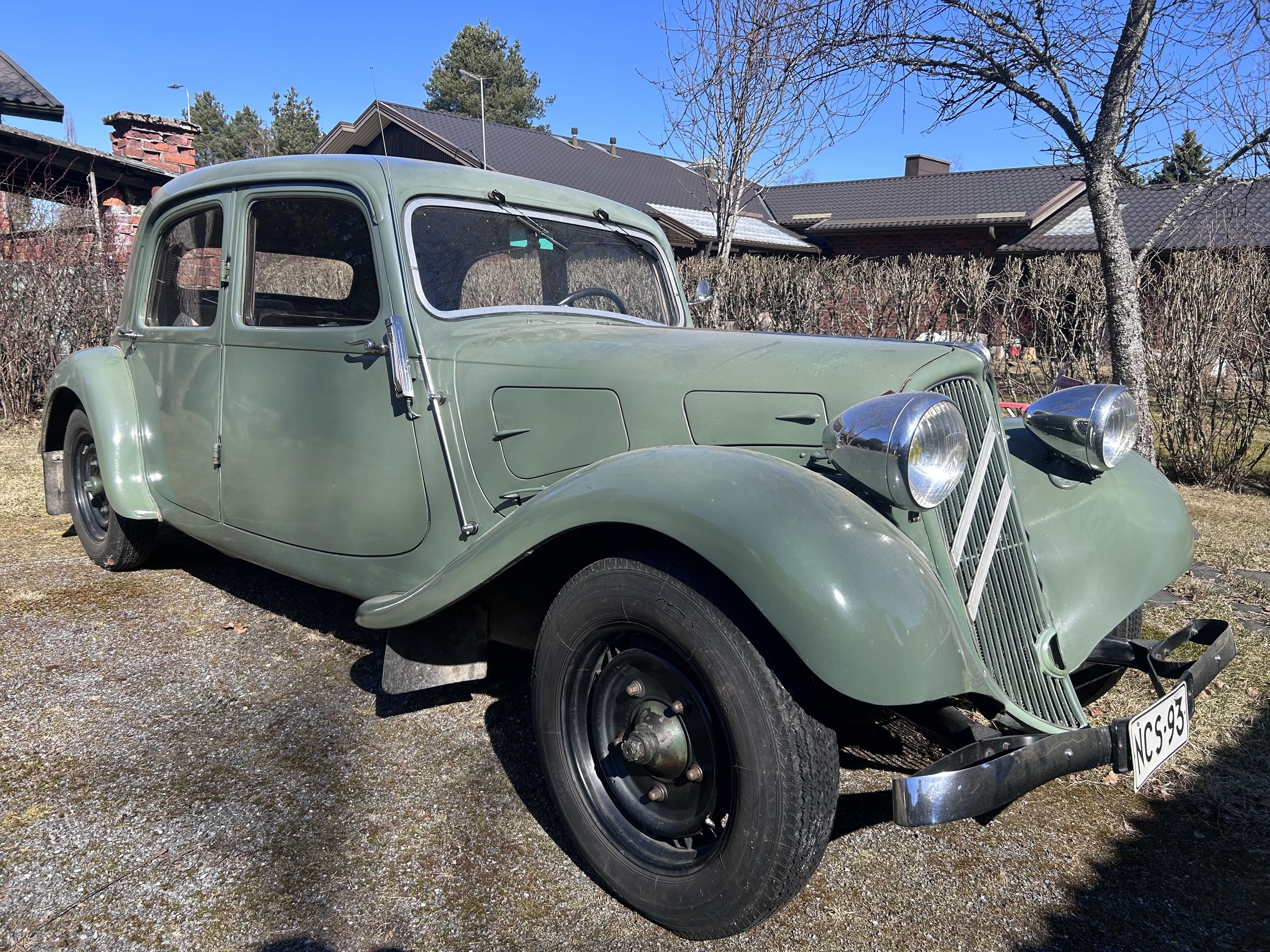 1939 Citroen Traction Avant Saloon, foto 1