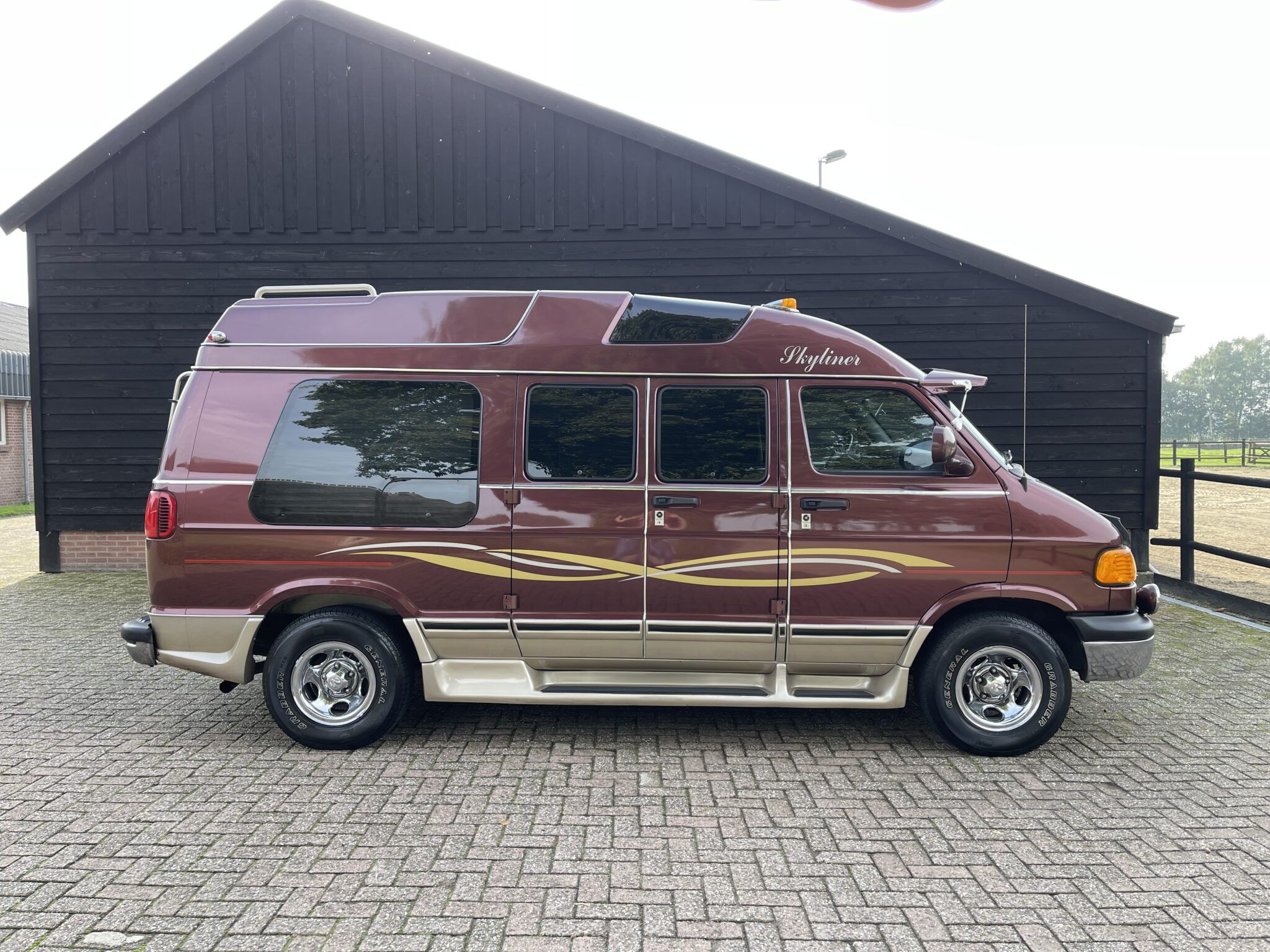 1999 Dodge Ram B1500 Conversion Van Skyliner, foto 2