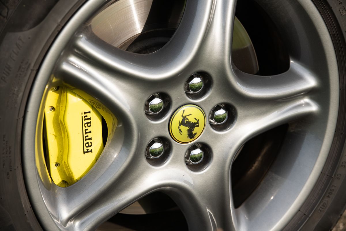 Very beautiful Ferrari 456 GTA from 1997 in white, foto 4