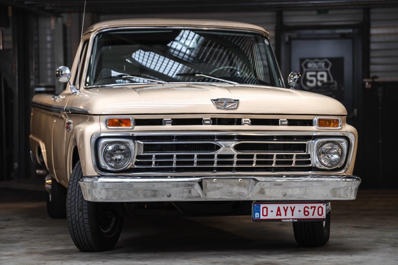 Ford F100 Custom Cab V8 3 Speed Manual, foto 1