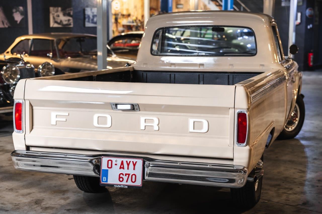 Ford F100 Custom Cab V8 3 Speed Manual, foto 4