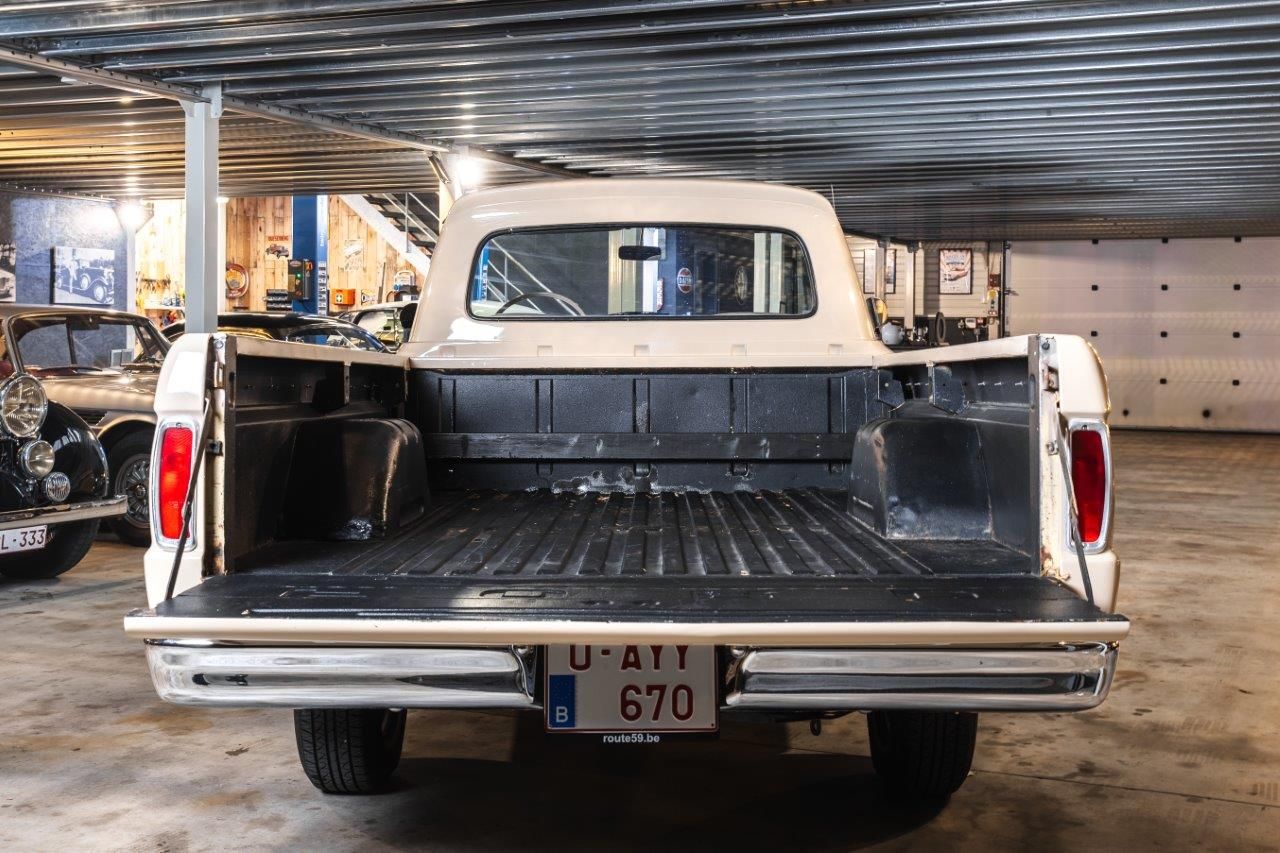 Ford F100 Custom Cab V8 3 Speed Manual, foto 5