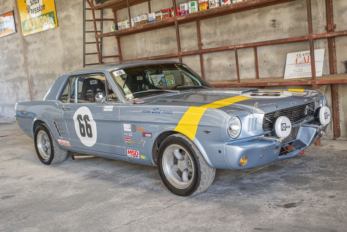 Ford Mustang coupé V8 Racing, foto 1