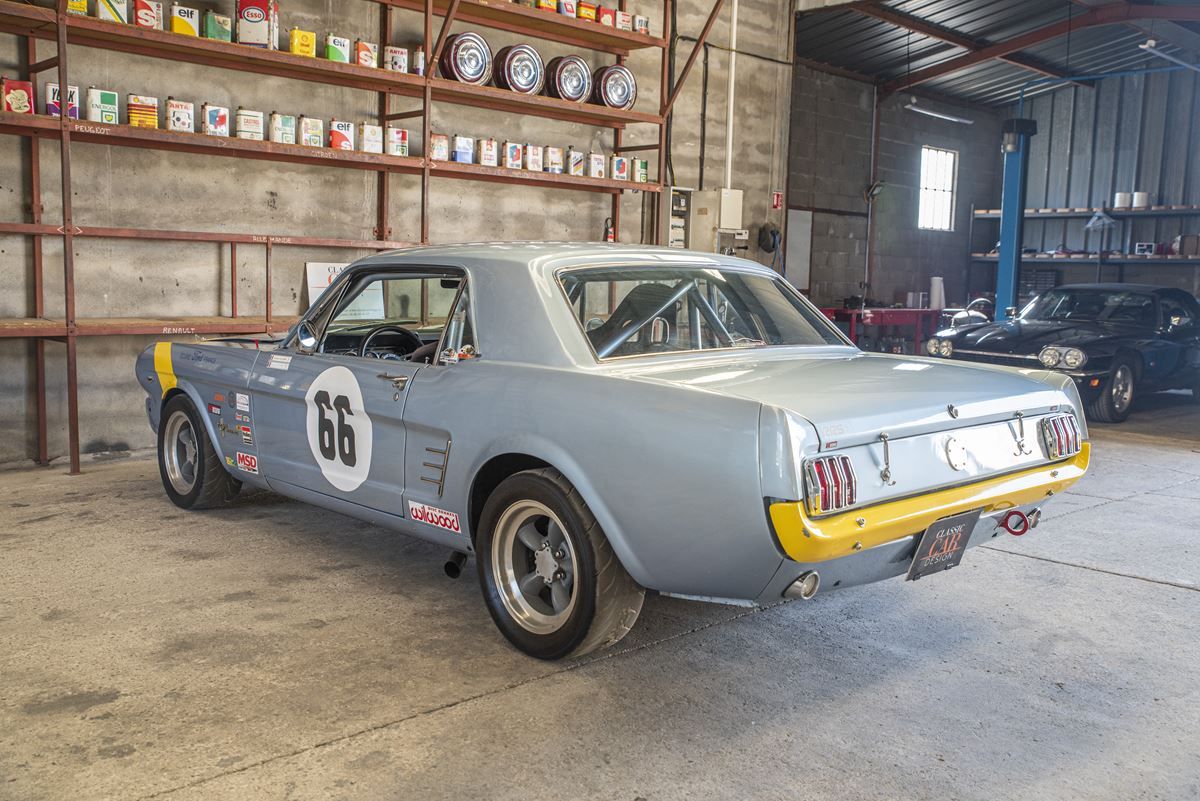 Ford Mustang coupé V8 Racing, foto 3