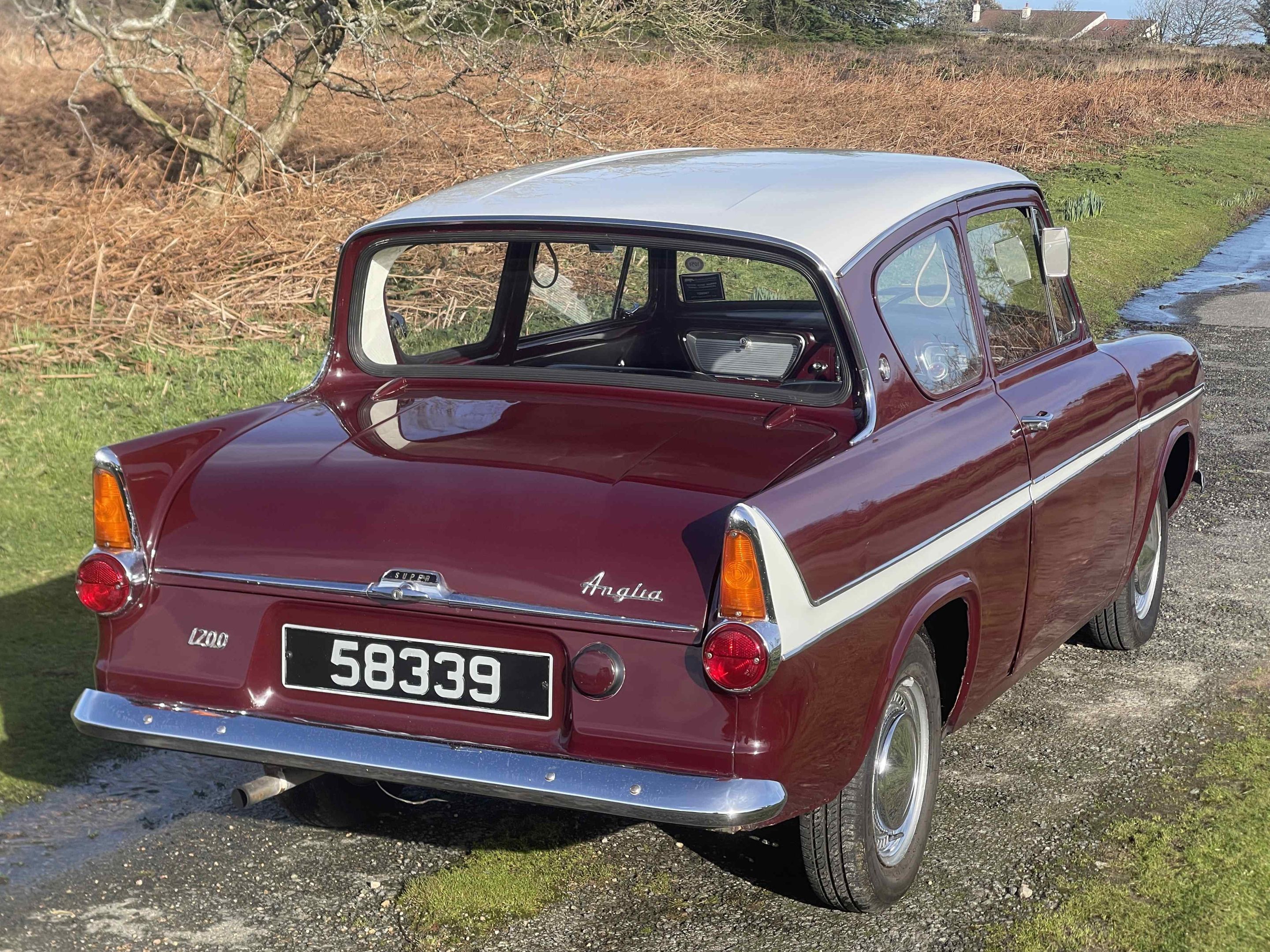 1966 Ford Anglia Super Saloon, foto 2