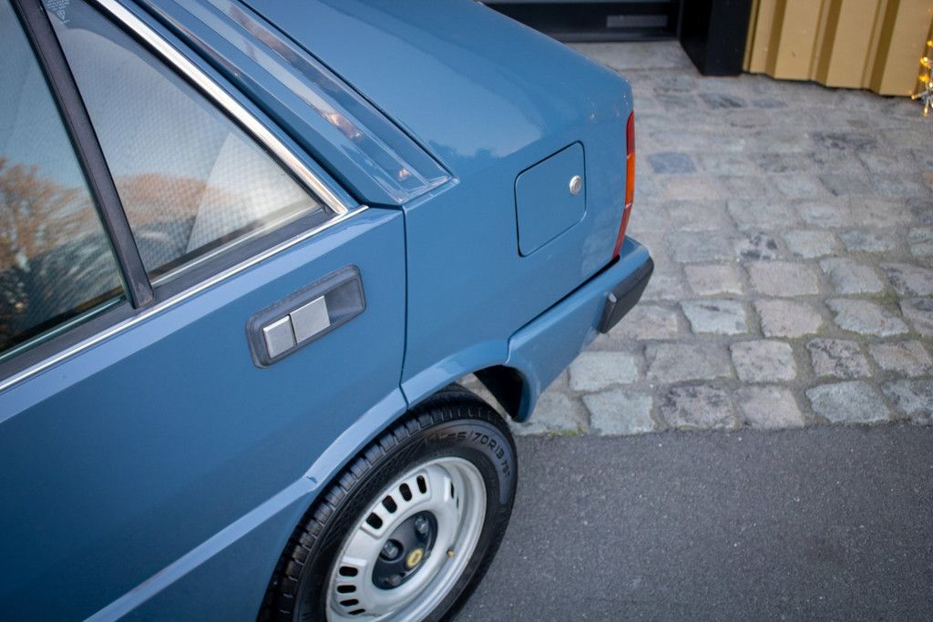 1983 Lancia Delta 1.3 5-speed | 1983 | 83.501 km | Originele, foto 9