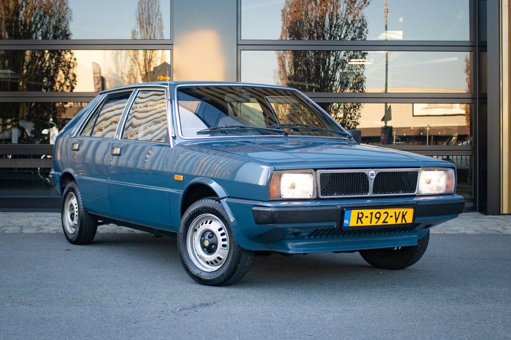 1983 Lancia Delta 1.3 5-speed | 1983 | 83.501 km | Originele, foto 1