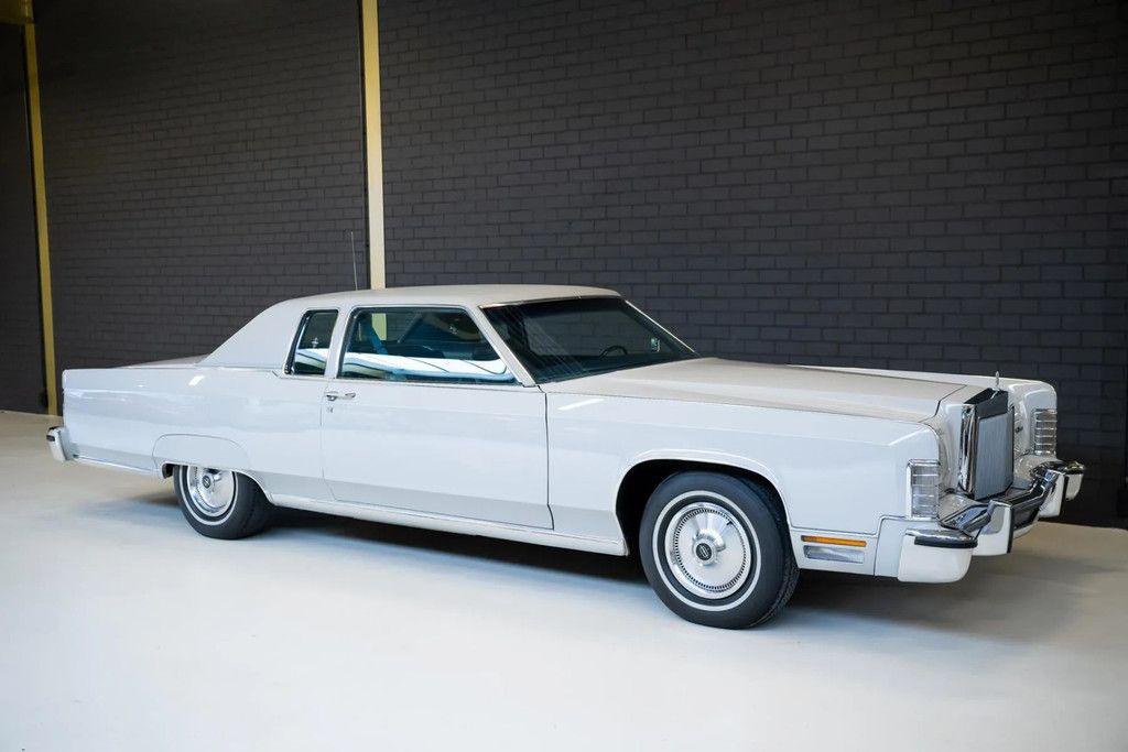 1977 Lincoln Continental Coupe (1 owner, original paint), foto 2