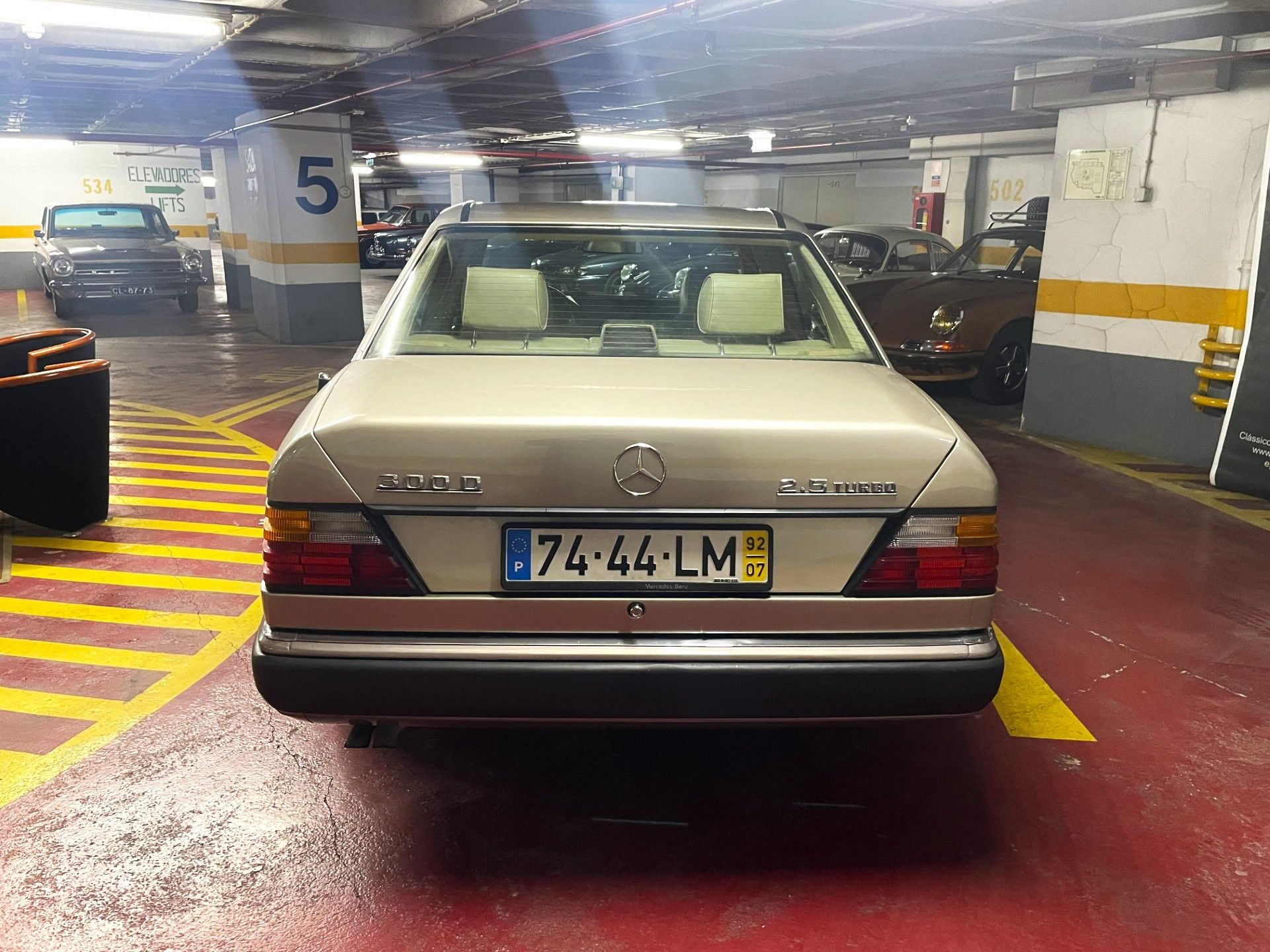 Mercedes-Benz 300 D 2.5 Turbo (W124), foto 4