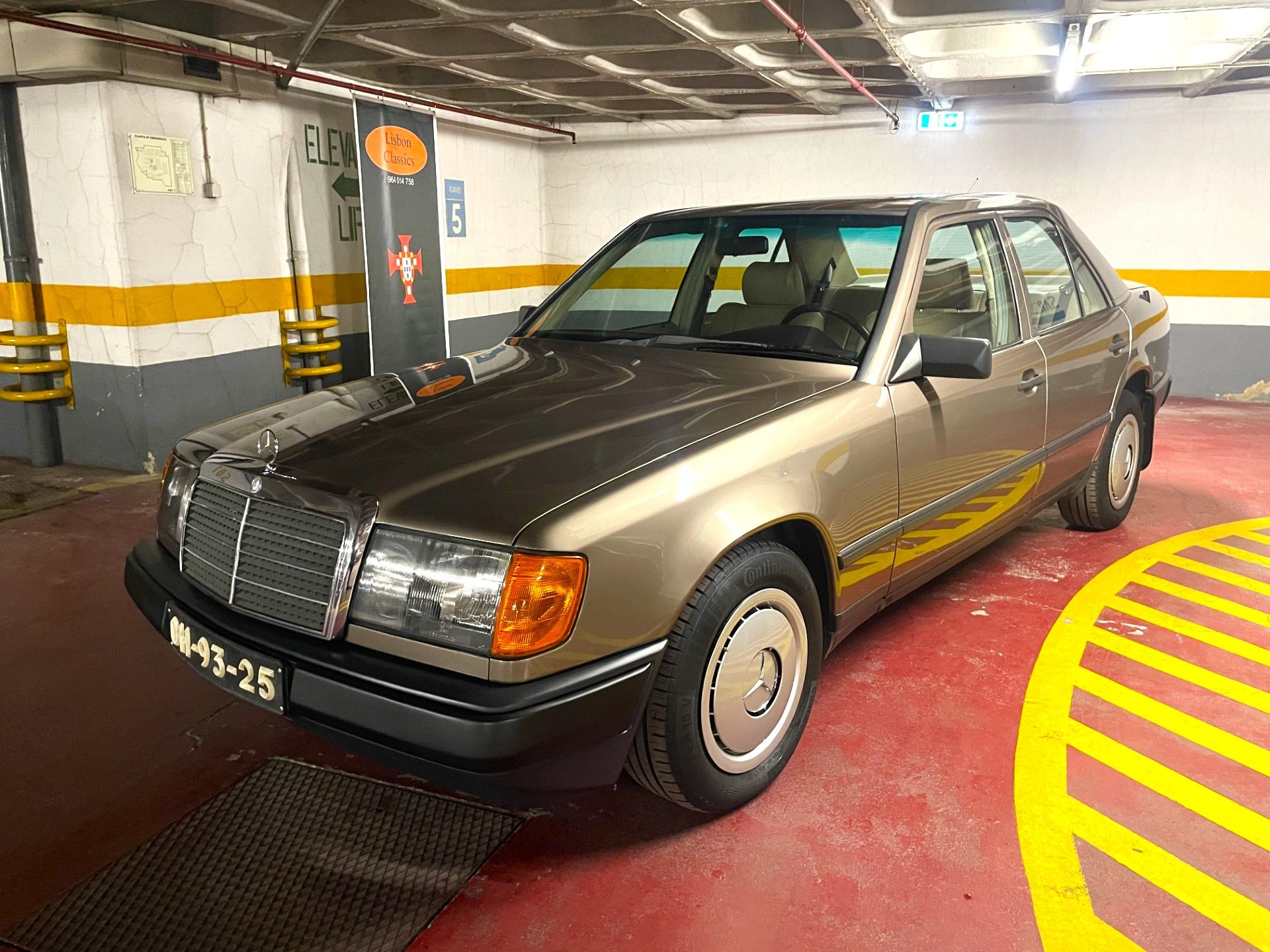 Mercedes-Benz 230 E (W124), foto 1