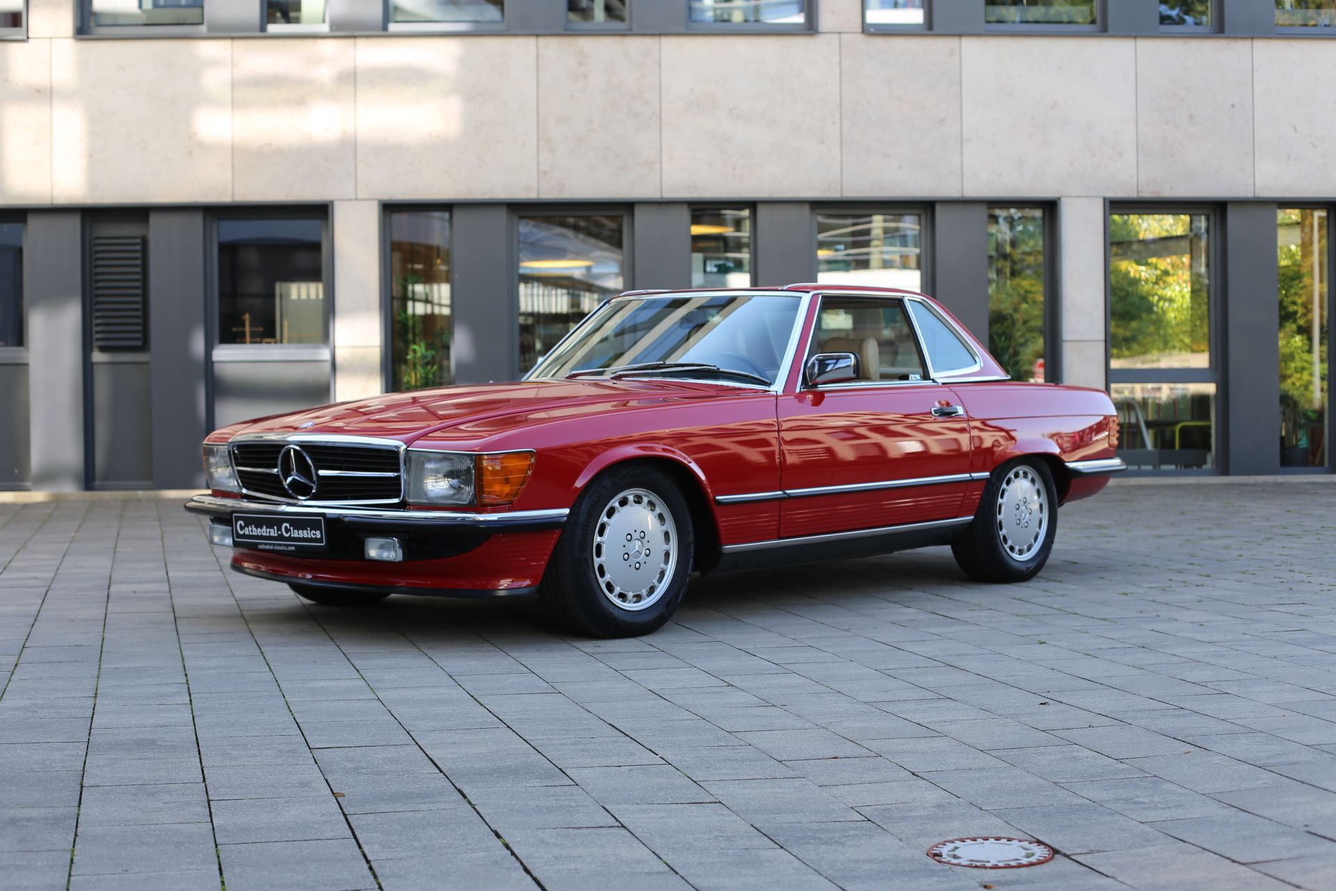 Mercedes-Benz 300 SL (R107) with incredible low kilometers., foto 4