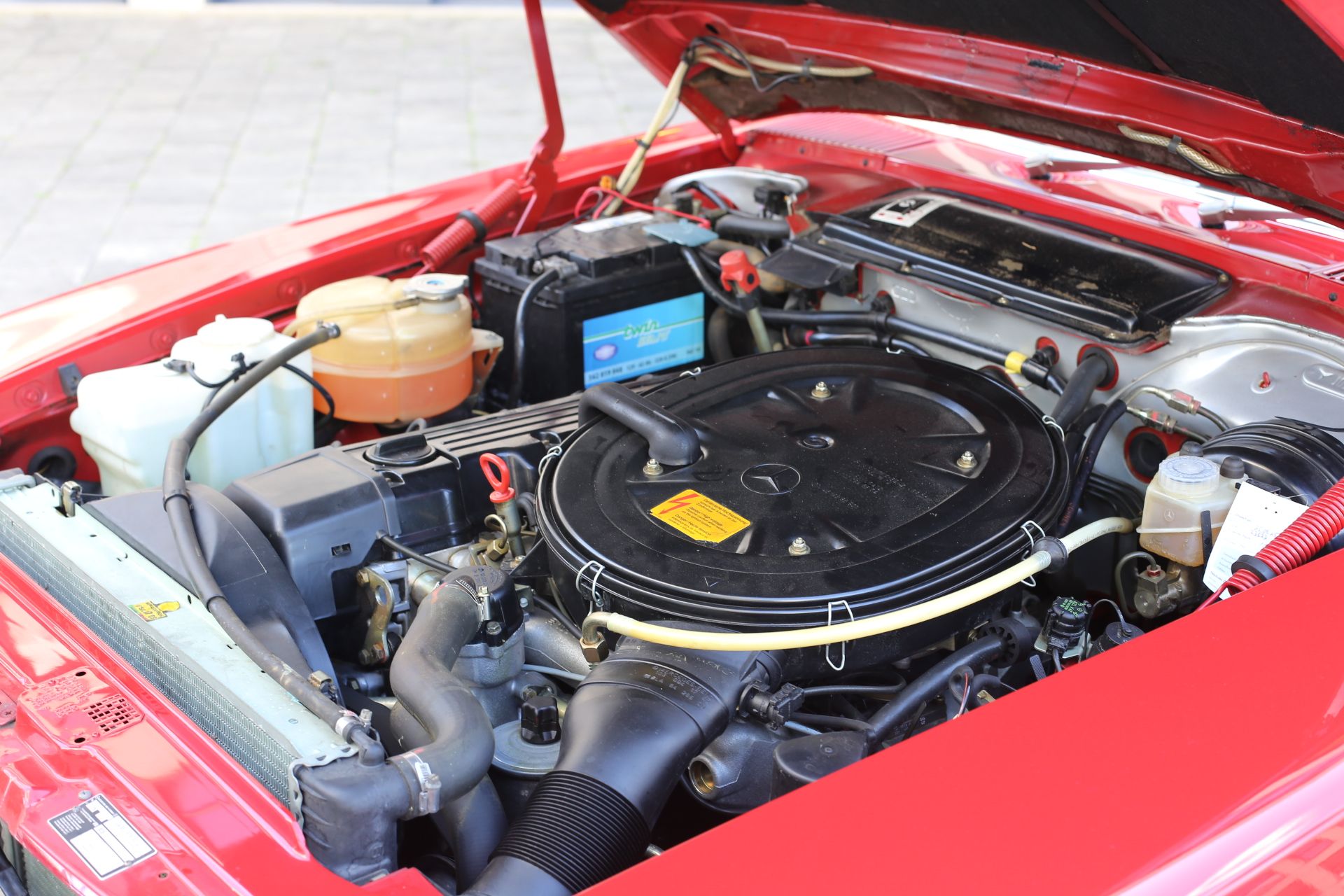 Mercedes-Benz 300 SL (R107) with incredible low kilometers., foto 10