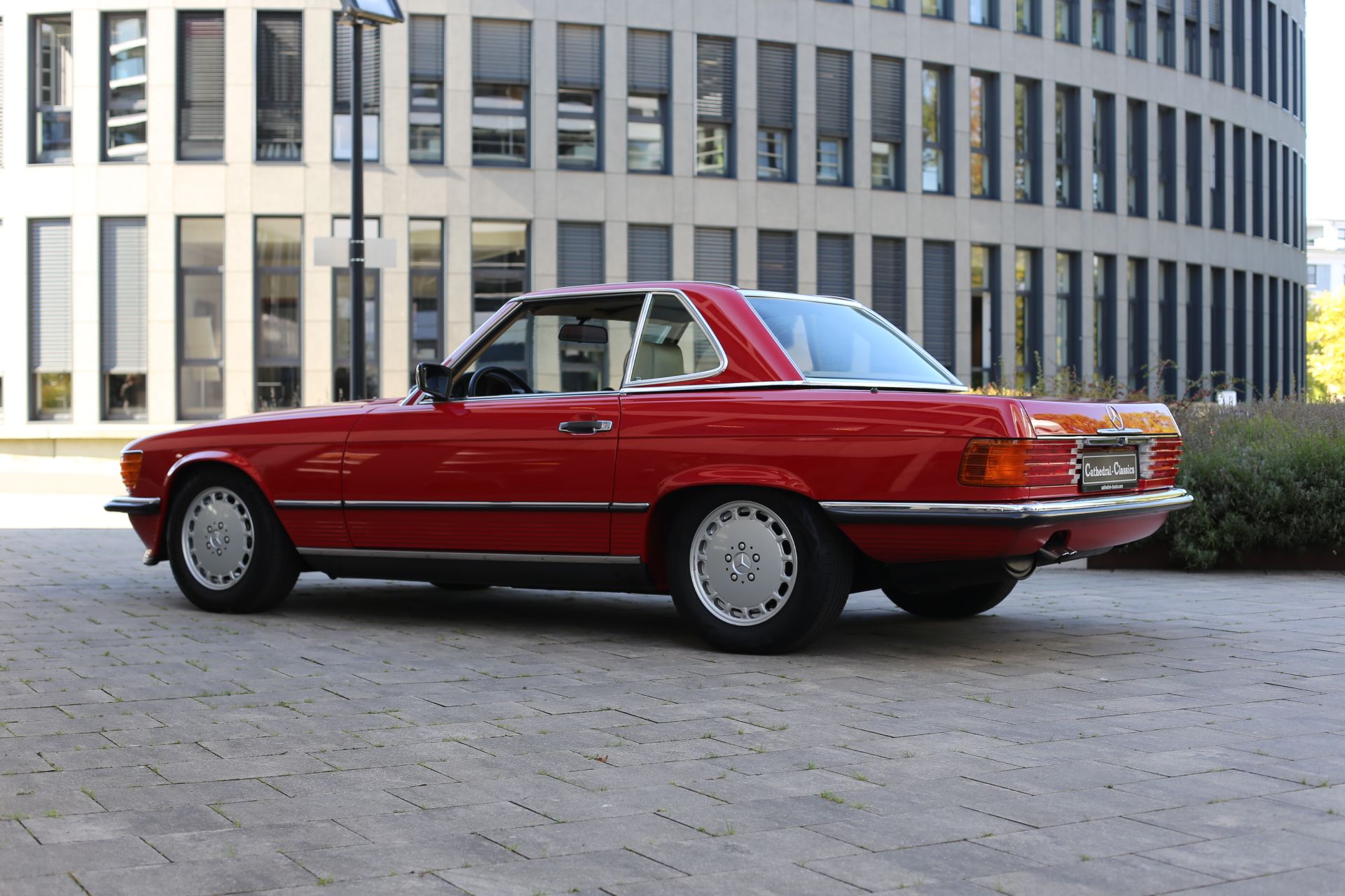 Mercedes-Benz 300 SL (R107) with incredible low kilometers., foto 12