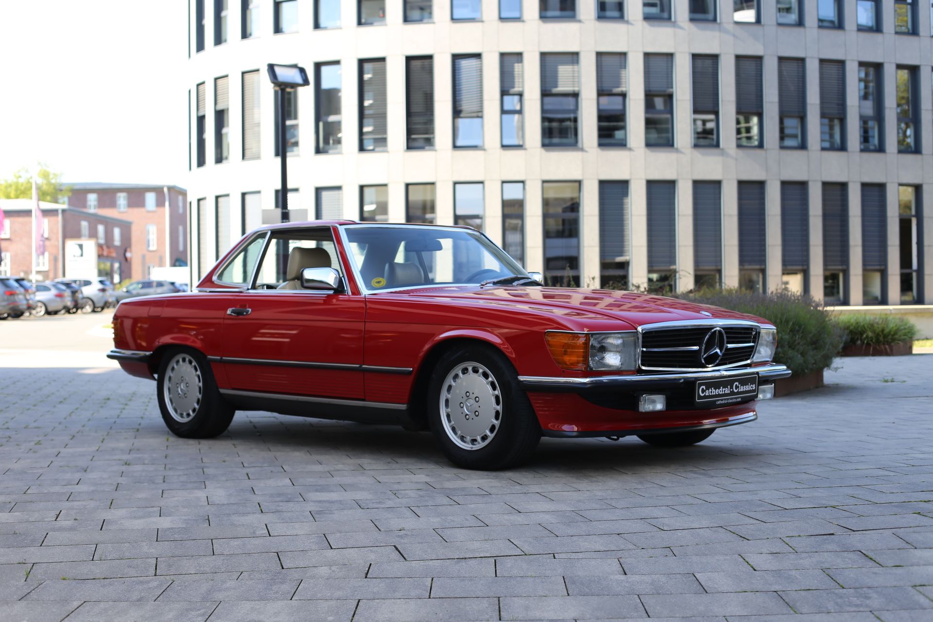 Mercedes-Benz 300 SL (R107) with incredible low kilometers., foto 3