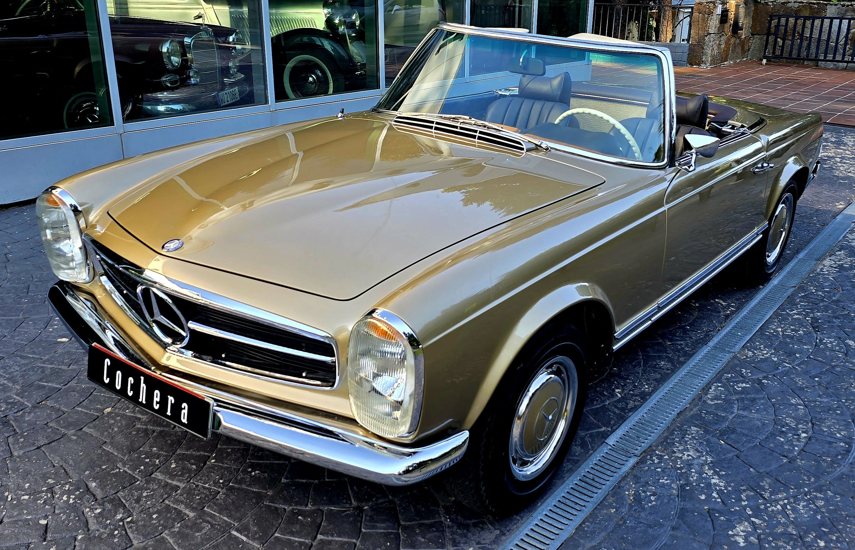 1971 Mercedes SL Class W113 Pagode Roadster, foto 1