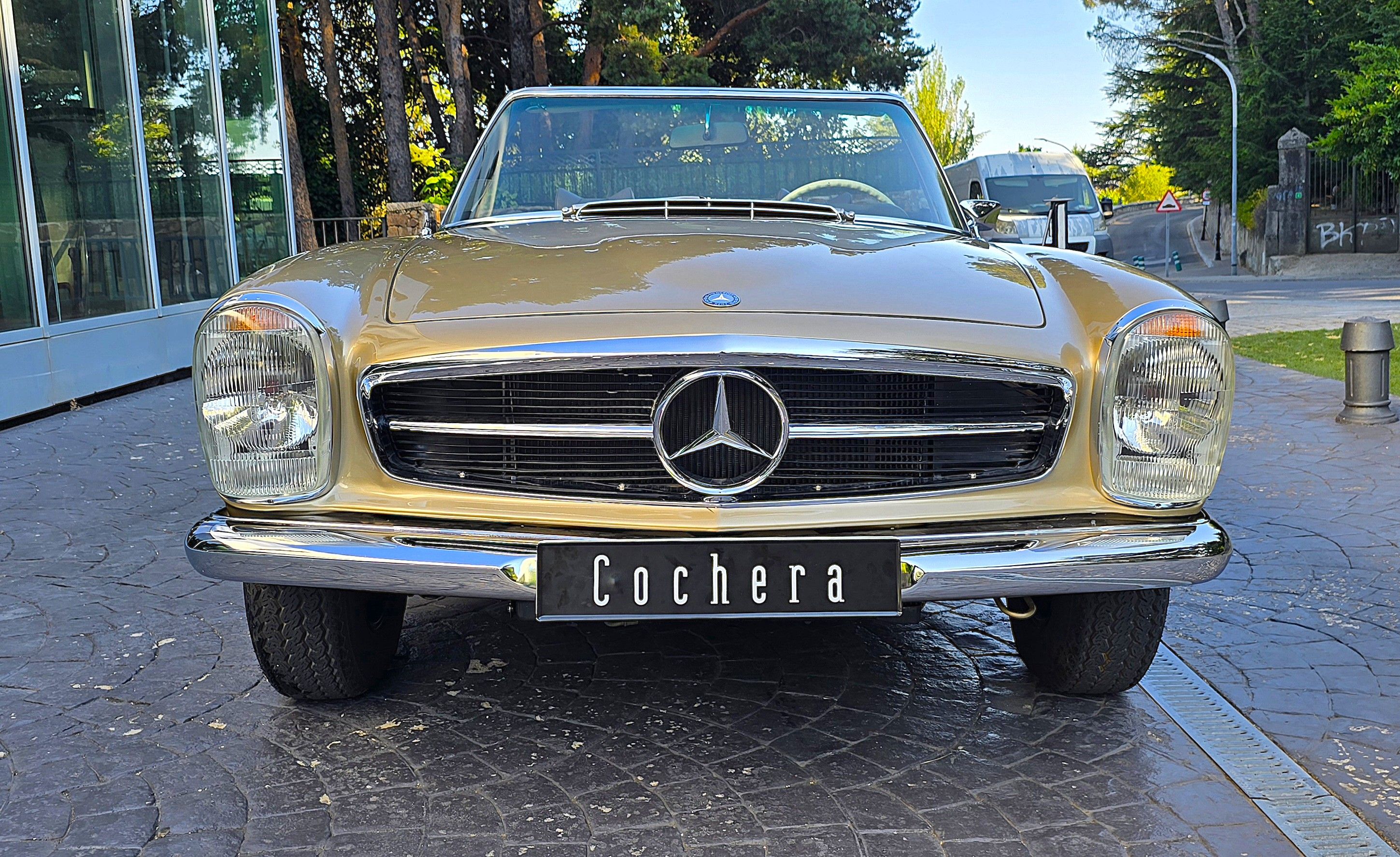 1971 Mercedes SL Class W113 Pagode Roadster, foto 2