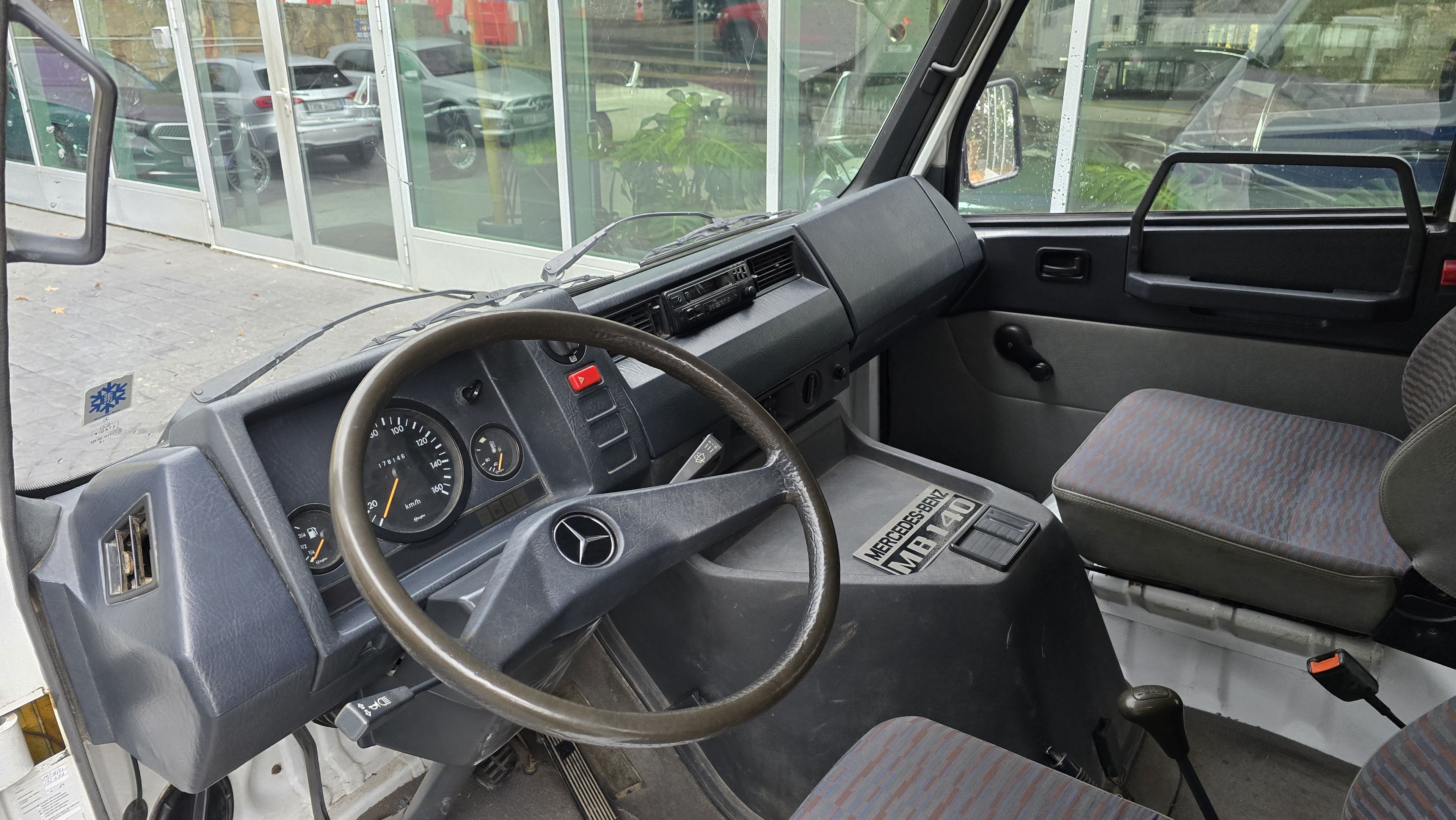 1989 Mercedes-Benz 140D Classic Van produced in Spain, foto 9