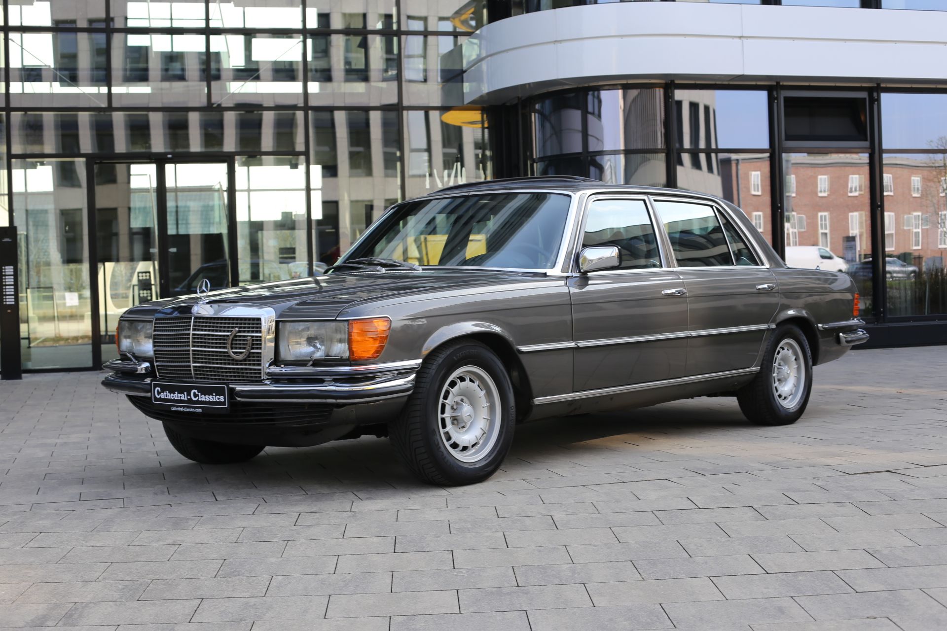 1977 Mercedes SEL Series W116 (1972 - 1980) 450 SEL Saloon, foto 1