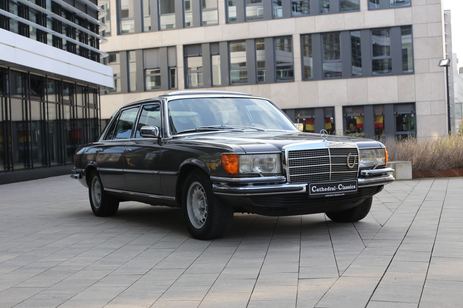 1977 Mercedes SEL Series W116 (1972 - 1980) 450 SEL Saloon, foto 2