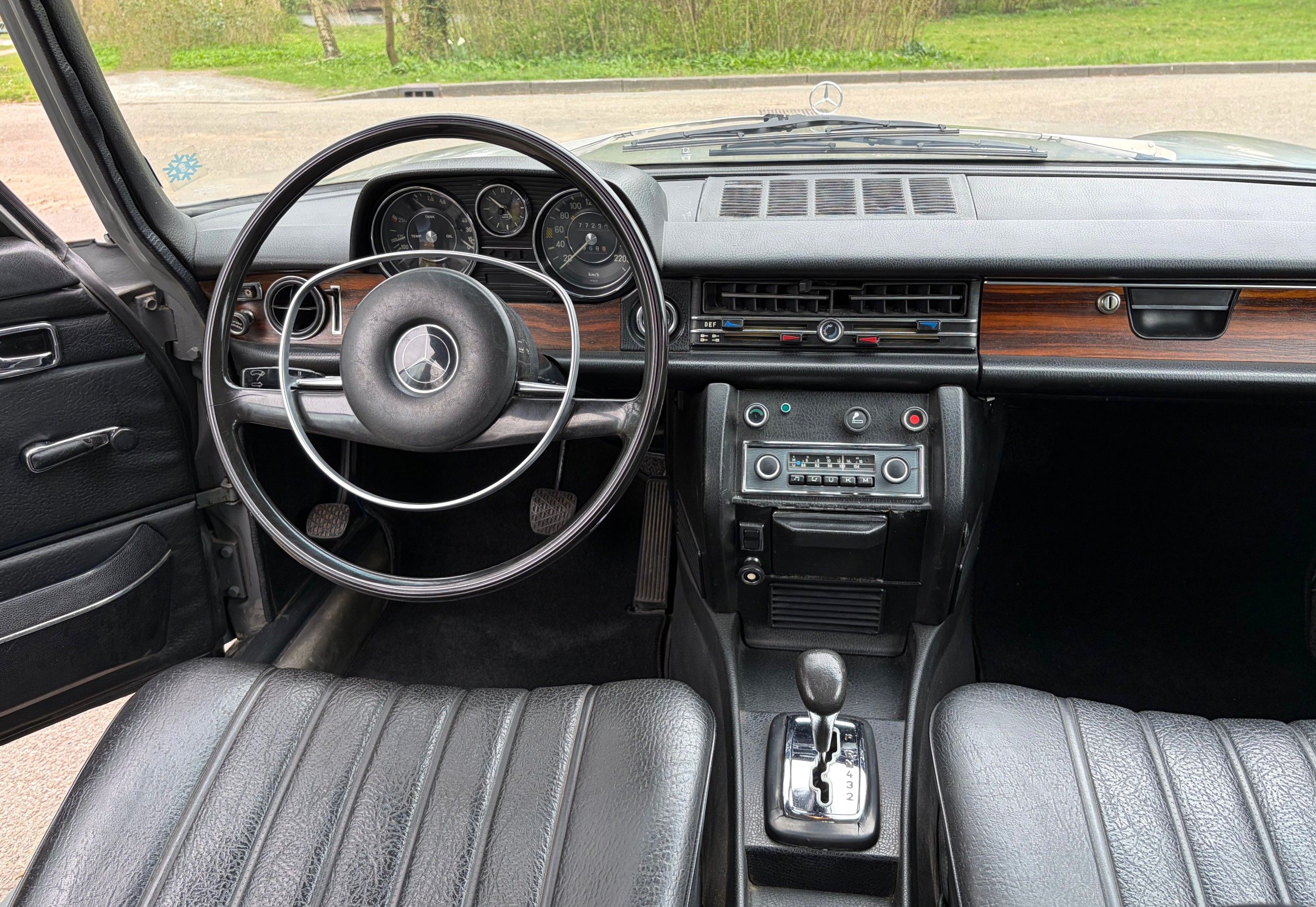 Mercedes 250 W114 /8 Full History and very original., foto 6