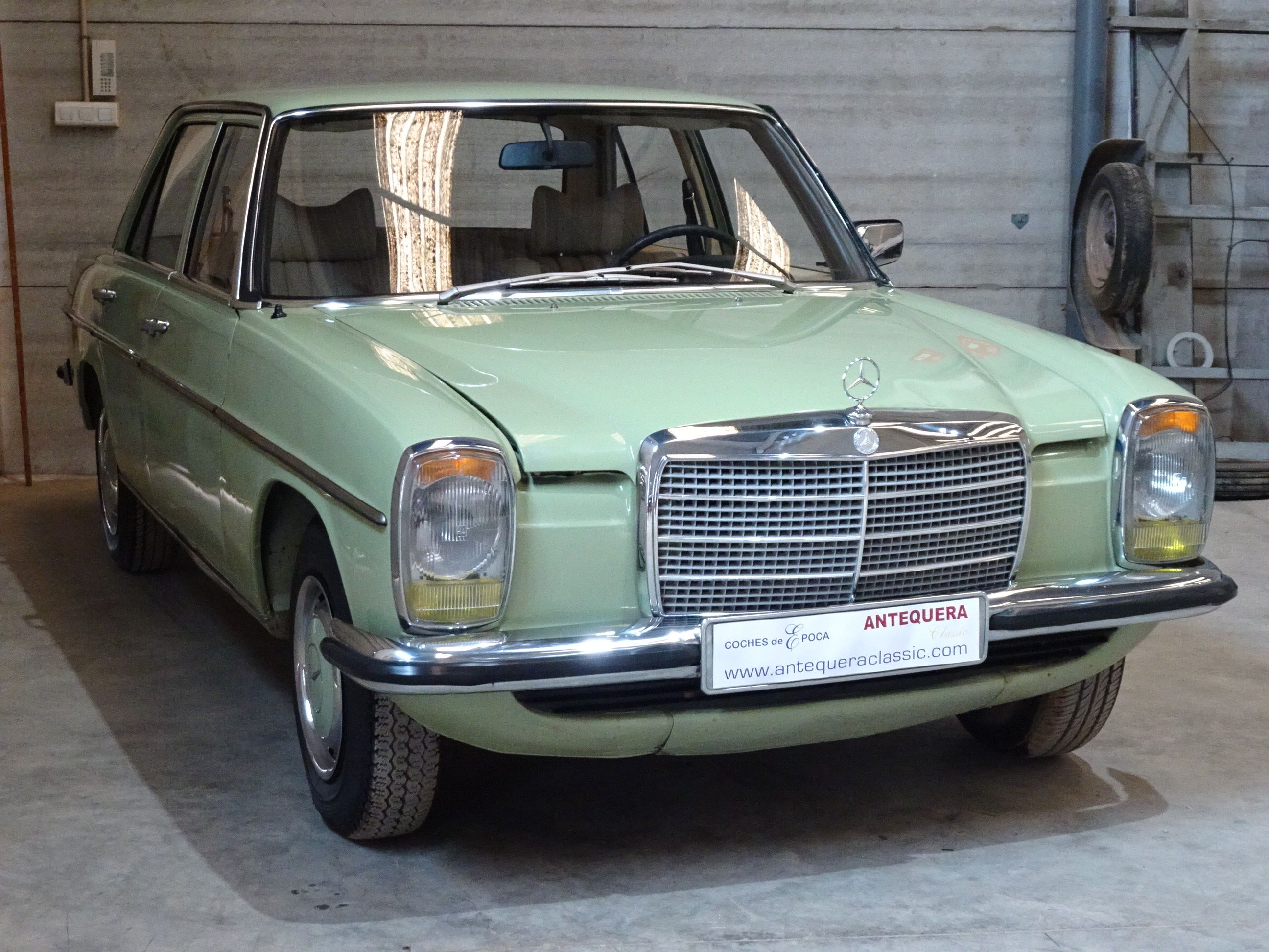 MERCEDES BENZ 230.4 W115 - 1978, foto 1