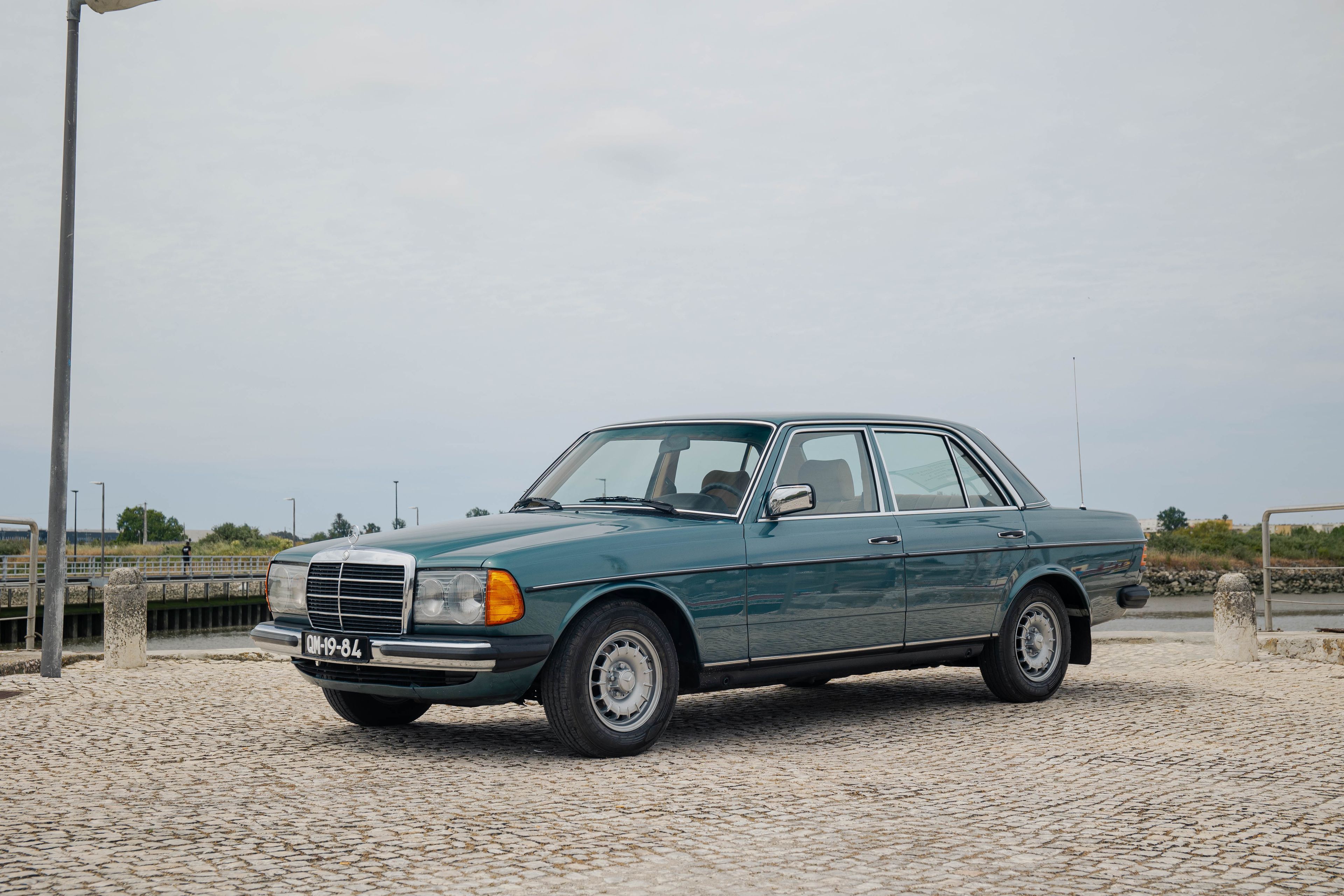 1981 Mercedes 300d W123 - 78000KMS - Factory AC - NEW, foto 1