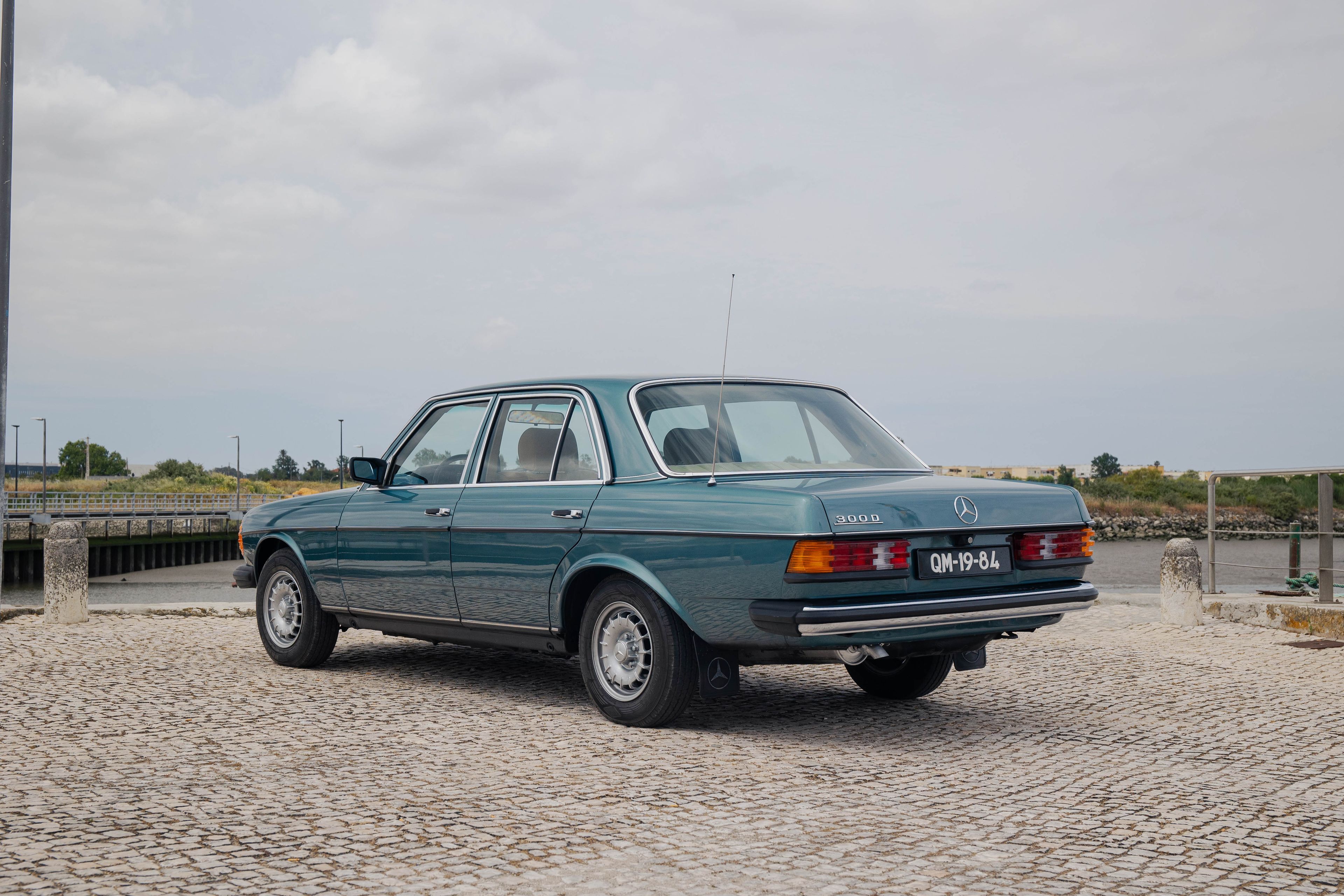 1981 Mercedes 300d W123 - 78000KMS - Factory AC - NEW, foto 2