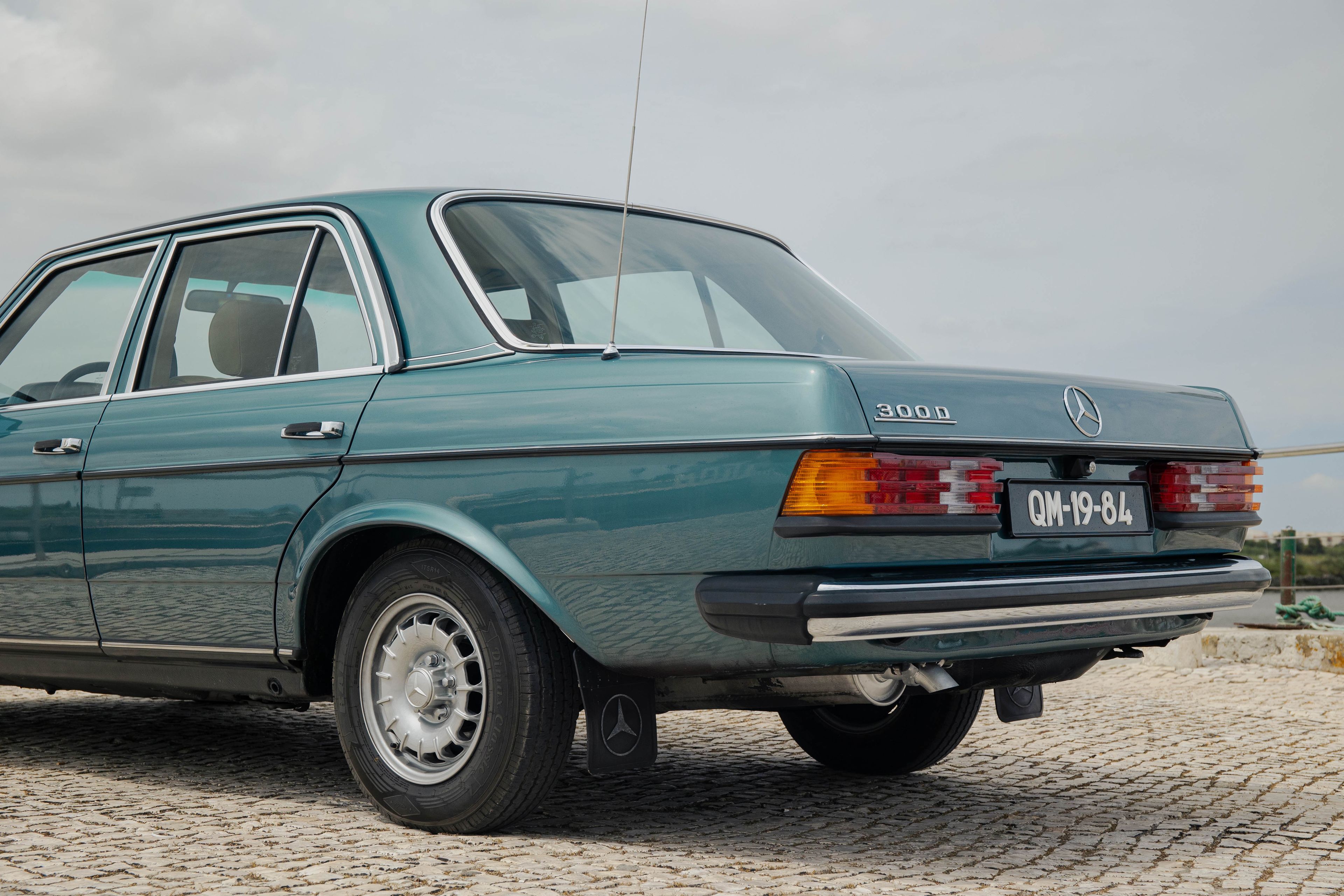 1981 Mercedes 300d W123 - 78000KMS - Factory AC - NEW, foto 3