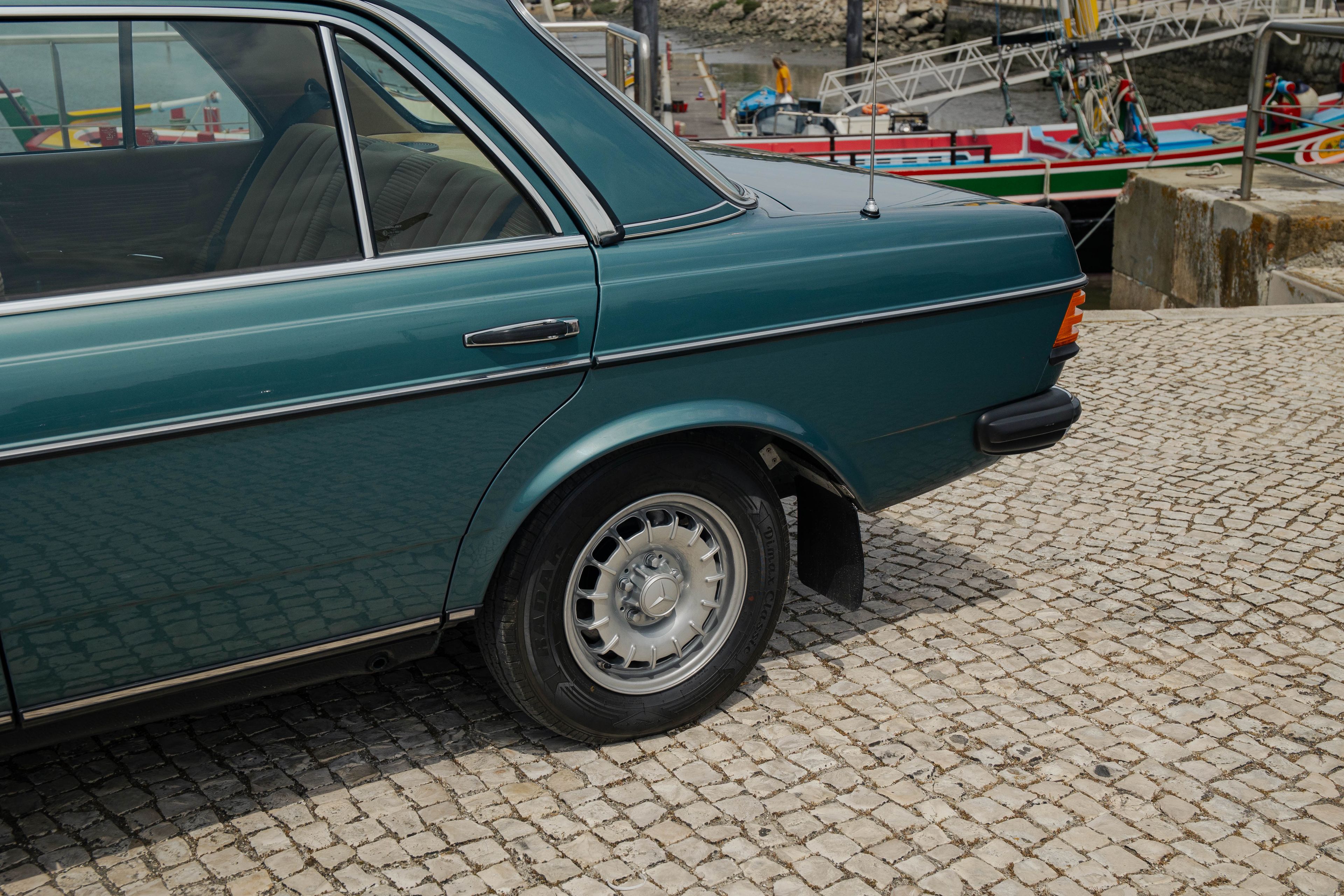1981 Mercedes 300d W123 - 78000KMS - Factory AC - NEW, foto 8