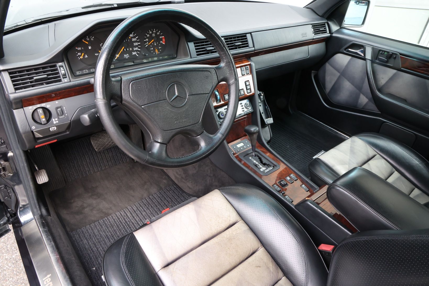 Mercedes-Benz E500 Limited LHD, foto 3