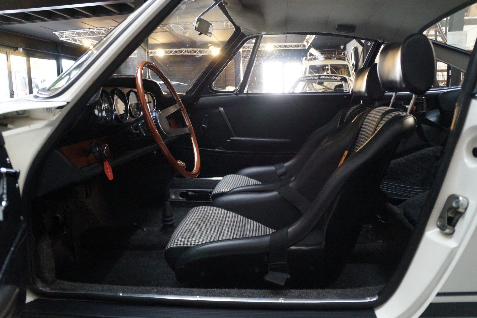 PORSCHE 911 Restomod – in the Spirit of R-Gruppe (1965), foto 6