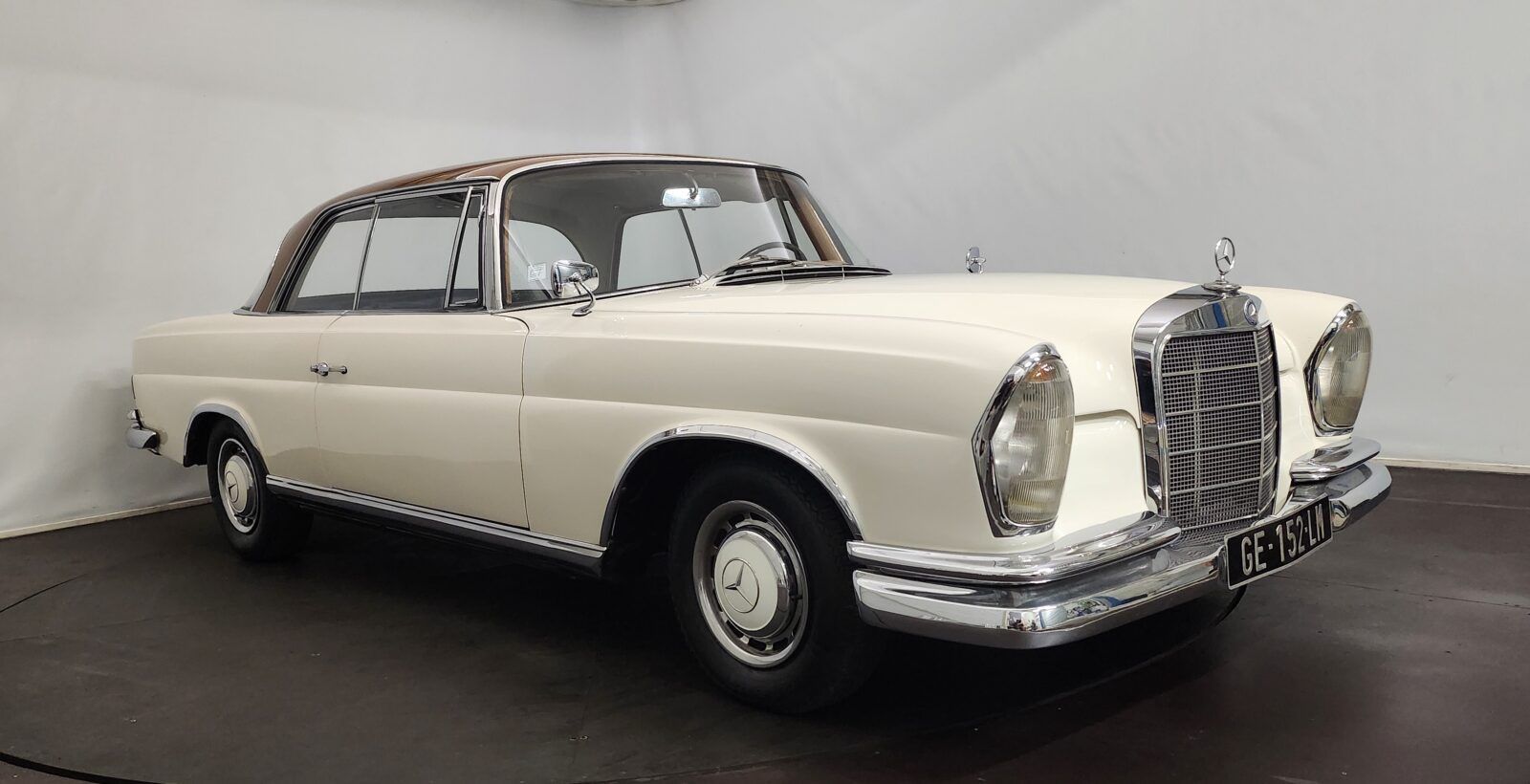 1965 Mercedes 220 SE coupe, foto 1