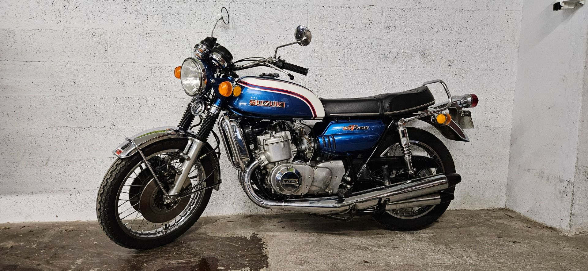 SUZUKI GT 750 Roca Heron 1973 Barry SHEENE Joe Bar Team Fiche Moto SUZUKI GT 750 Roca Heron 1973 Barry SHEENE Joe Bar Team Fiche Moto