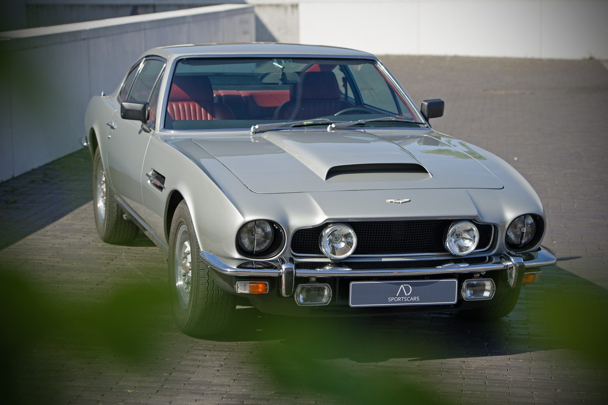 1977 Aston Martin V8, foto 1