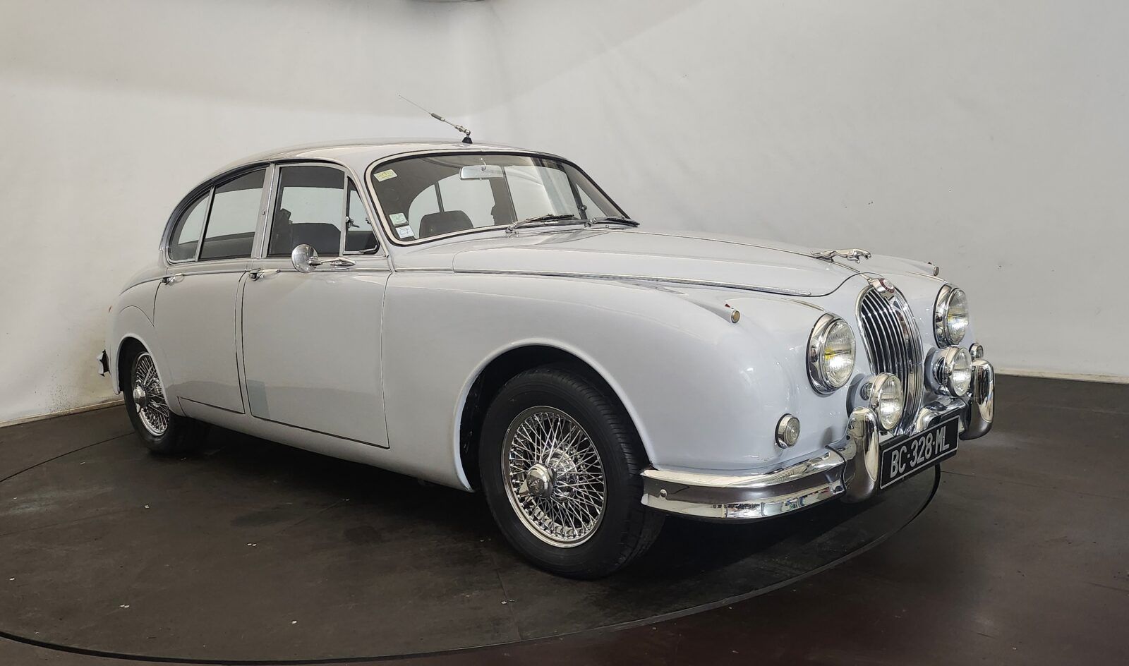 1961 Jaguar MK2 3.8, foto 1