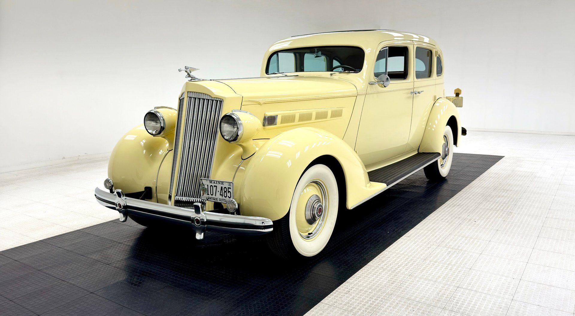 1936 Packard 120 Series Sedan, foto 1