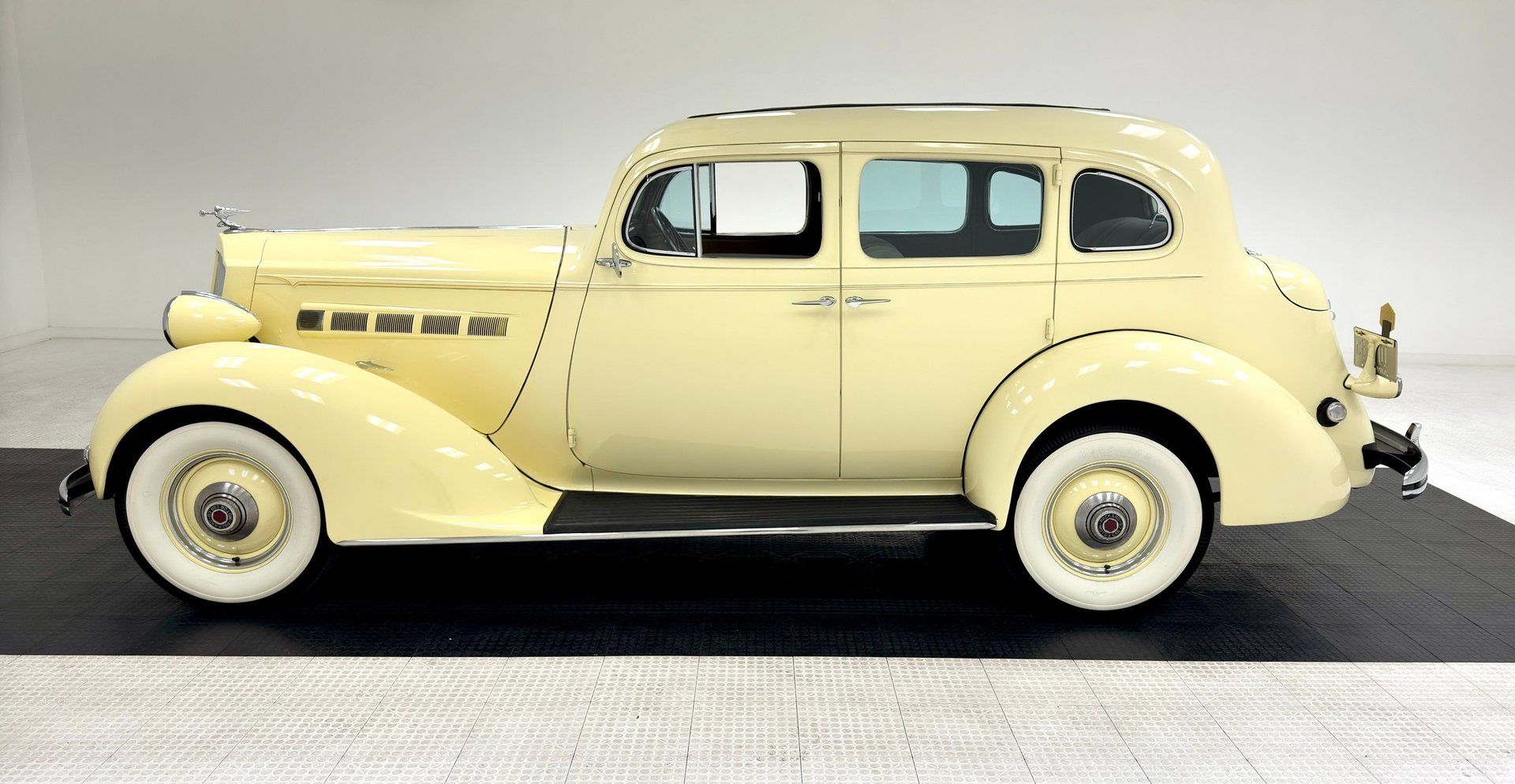 1936 Packard 120 Series Sedan, foto 2