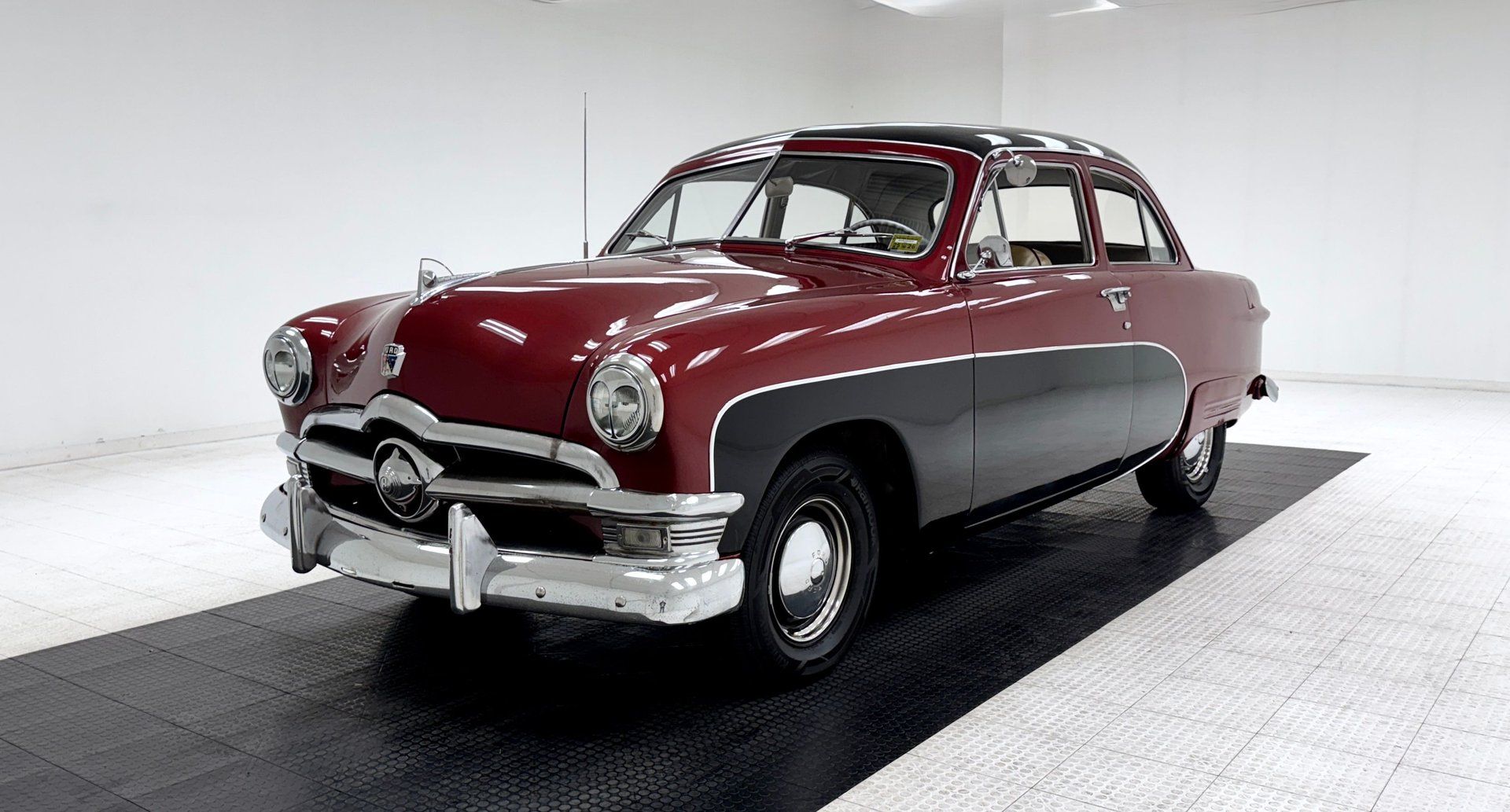 1950 Ford Tudor Sedan, foto 1