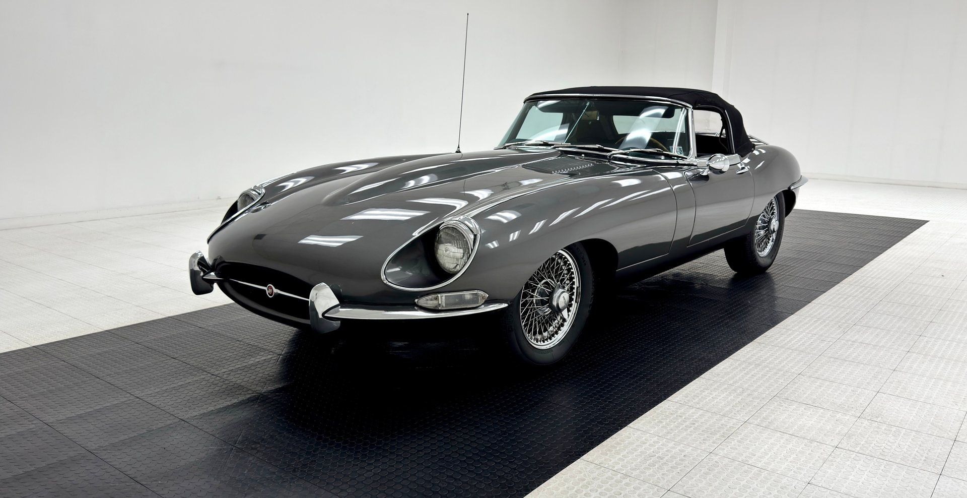 1967 Jaguar XKE Series 1 Roadster, foto 1