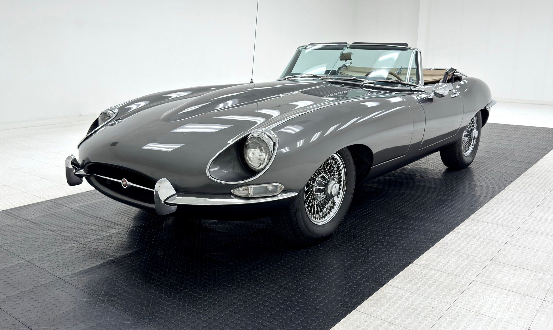 1967 Jaguar XKE Series 1 Roadster, foto 2