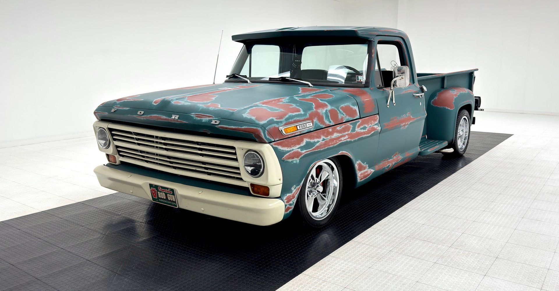 1968 Ford F100 Long Bed Flareside Pickup, foto 1