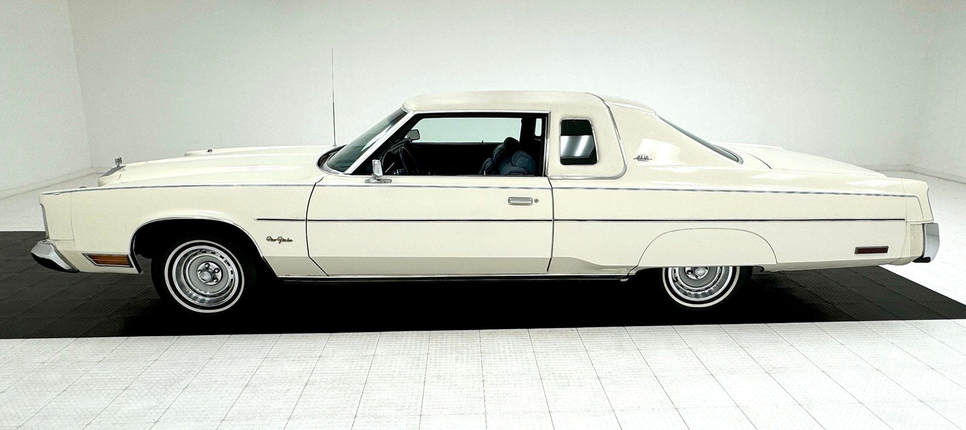 1976 Chrysler New Yorker Brougham Hardtop, foto 2