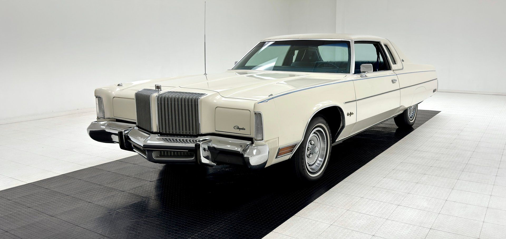 1976 Chrysler New Yorker Brougham Hardtop, foto 1