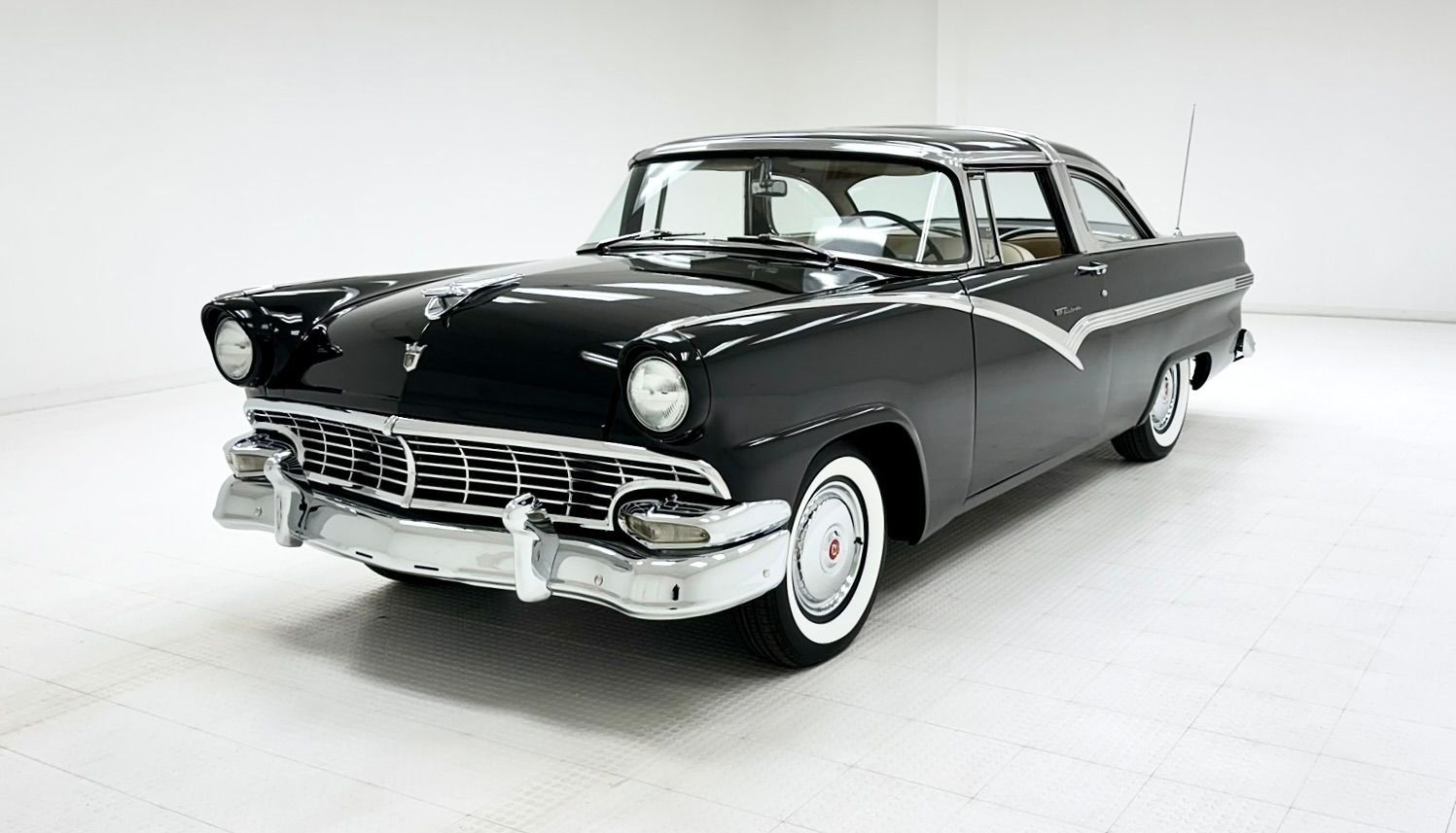 1956 Ford Fairlane Crown Victoria 2 Door Hardtop, foto 1